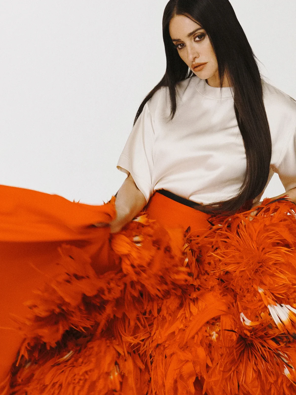 W Magazine Trung Quốc #19 2026: Penélope Cruz và Mona Tougaard mặc Chanel, chụp bởi Zhong Lin