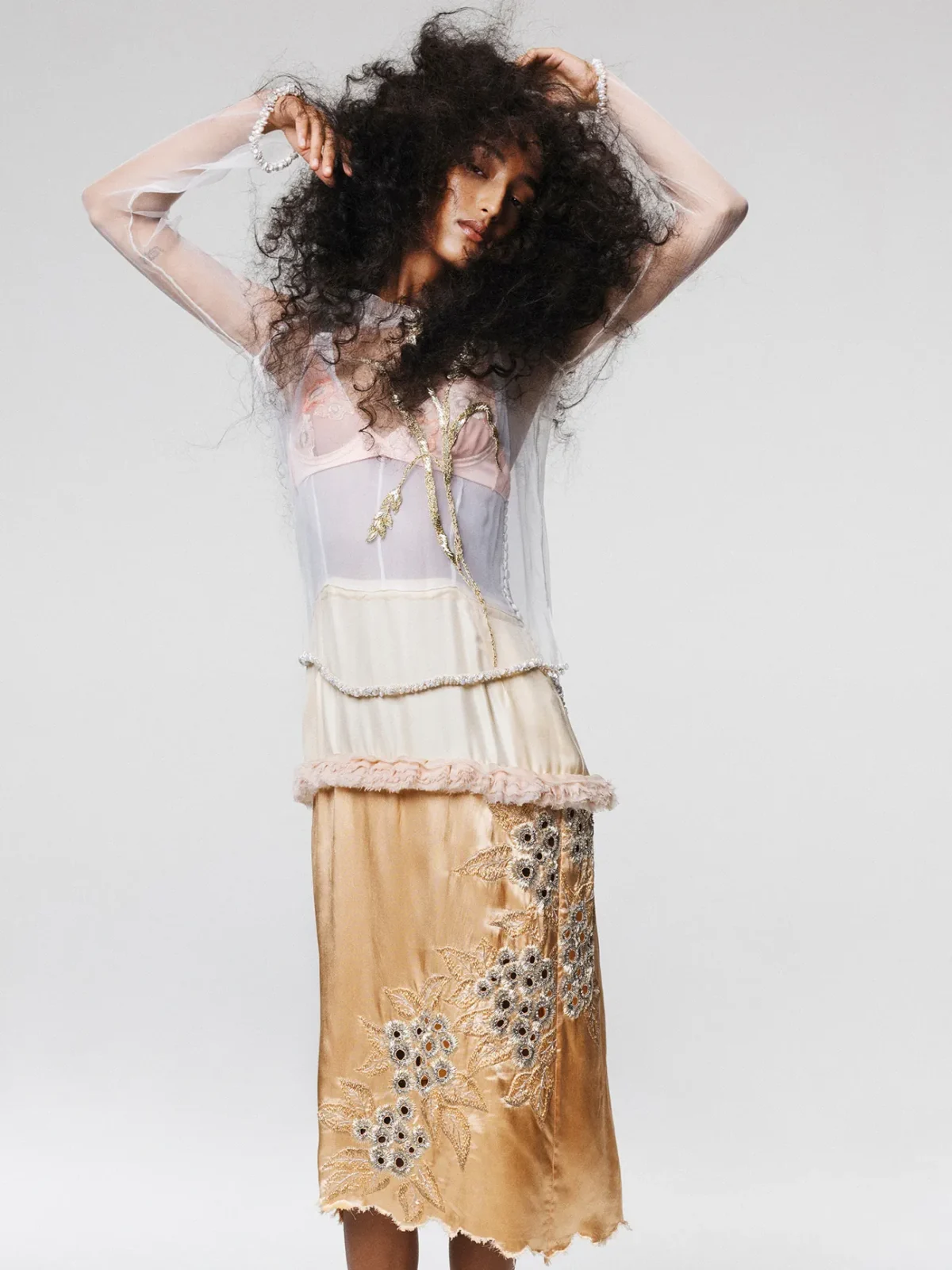 W Magazine Trung Quốc #19 2026: Penélope Cruz và Mona Tougaard mặc Chanel, chụp bởi Zhong Lin