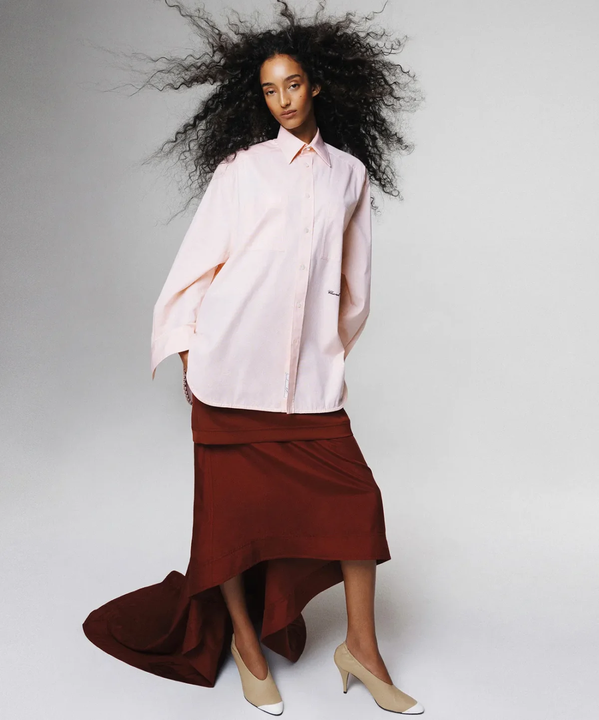 W Magazine Trung Quốc #19 2026: Penélope Cruz và Mona Tougaard mặc Chanel, chụp bởi Zhong Lin