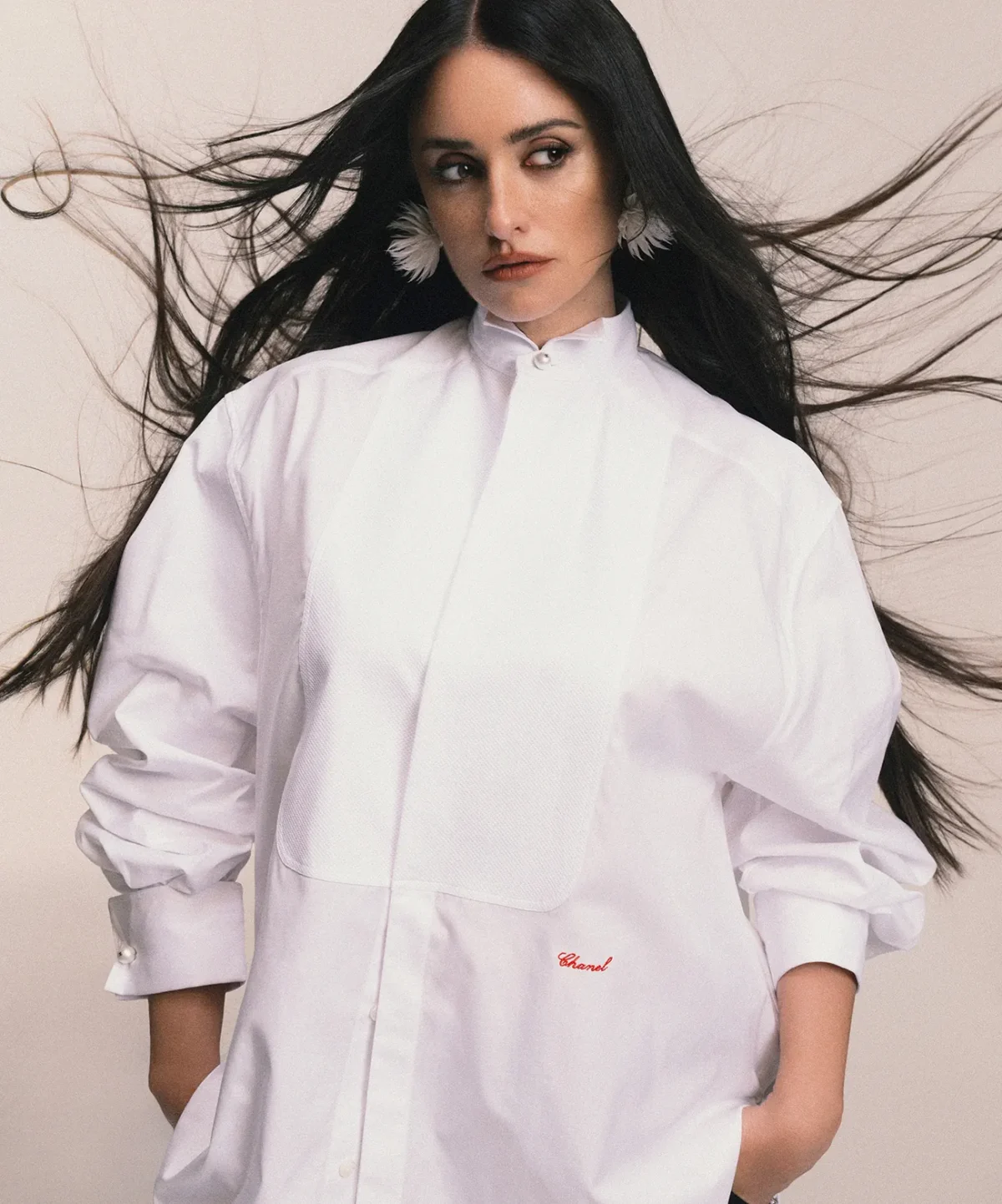 W Magazine Trung Quốc #19 2026: Penélope Cruz và Mona Tougaard mặc Chanel, chụp bởi Zhong Lin