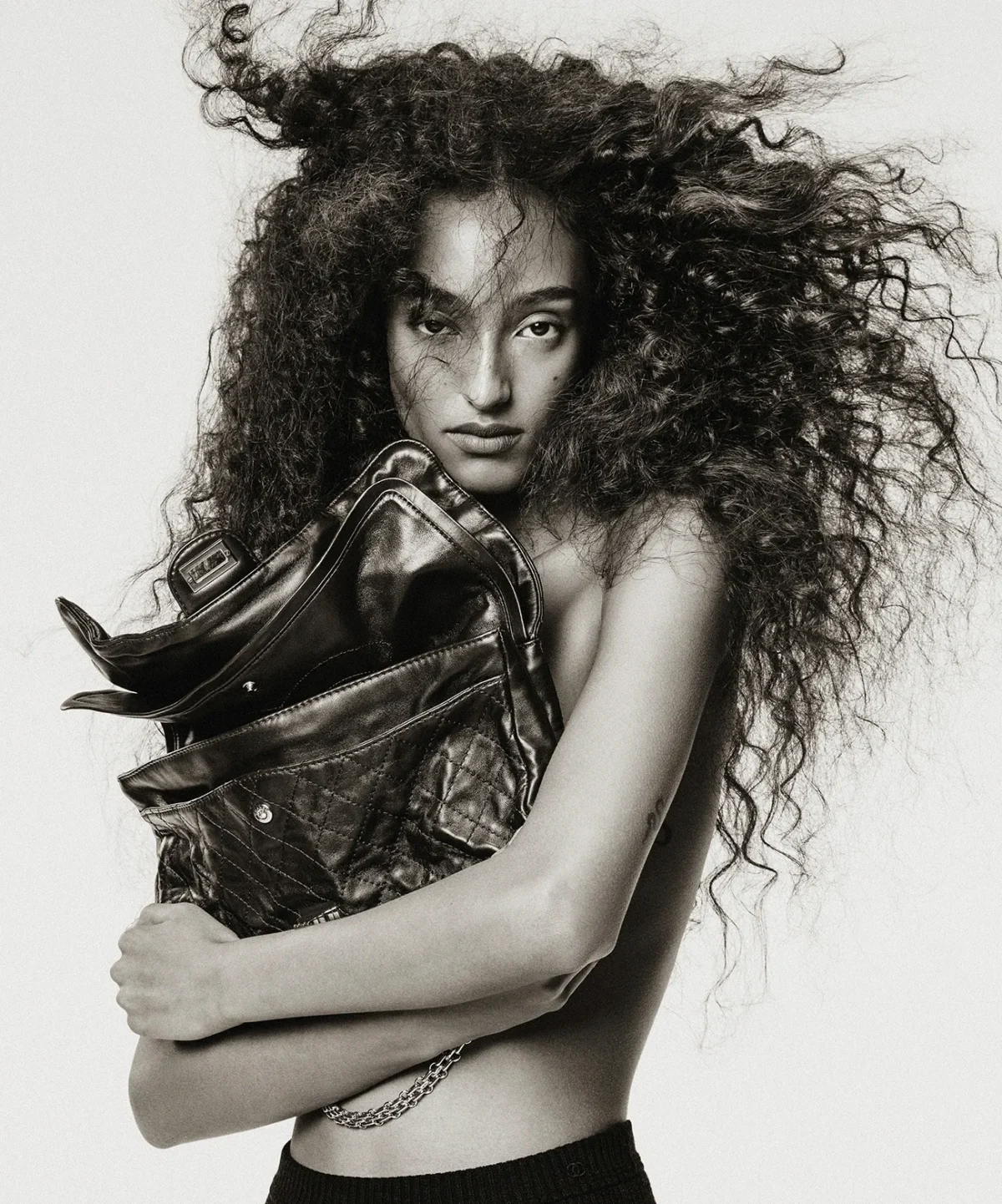 W Magazine Trung Quốc #19 2026: Penélope Cruz và Mona Tougaard mặc Chanel, chụp bởi Zhong Lin