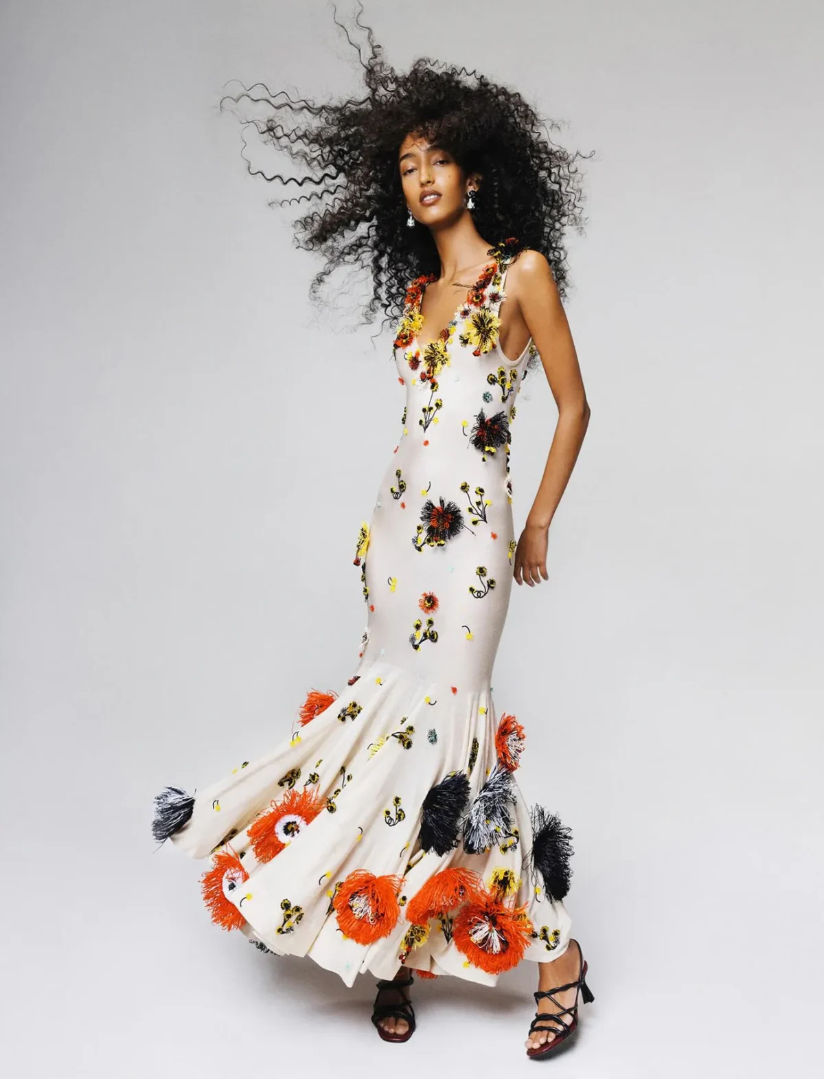 W Magazine Trung Quốc #19 2026: Penélope Cruz và Mona Tougaard mặc Chanel, chụp bởi Zhong Lin