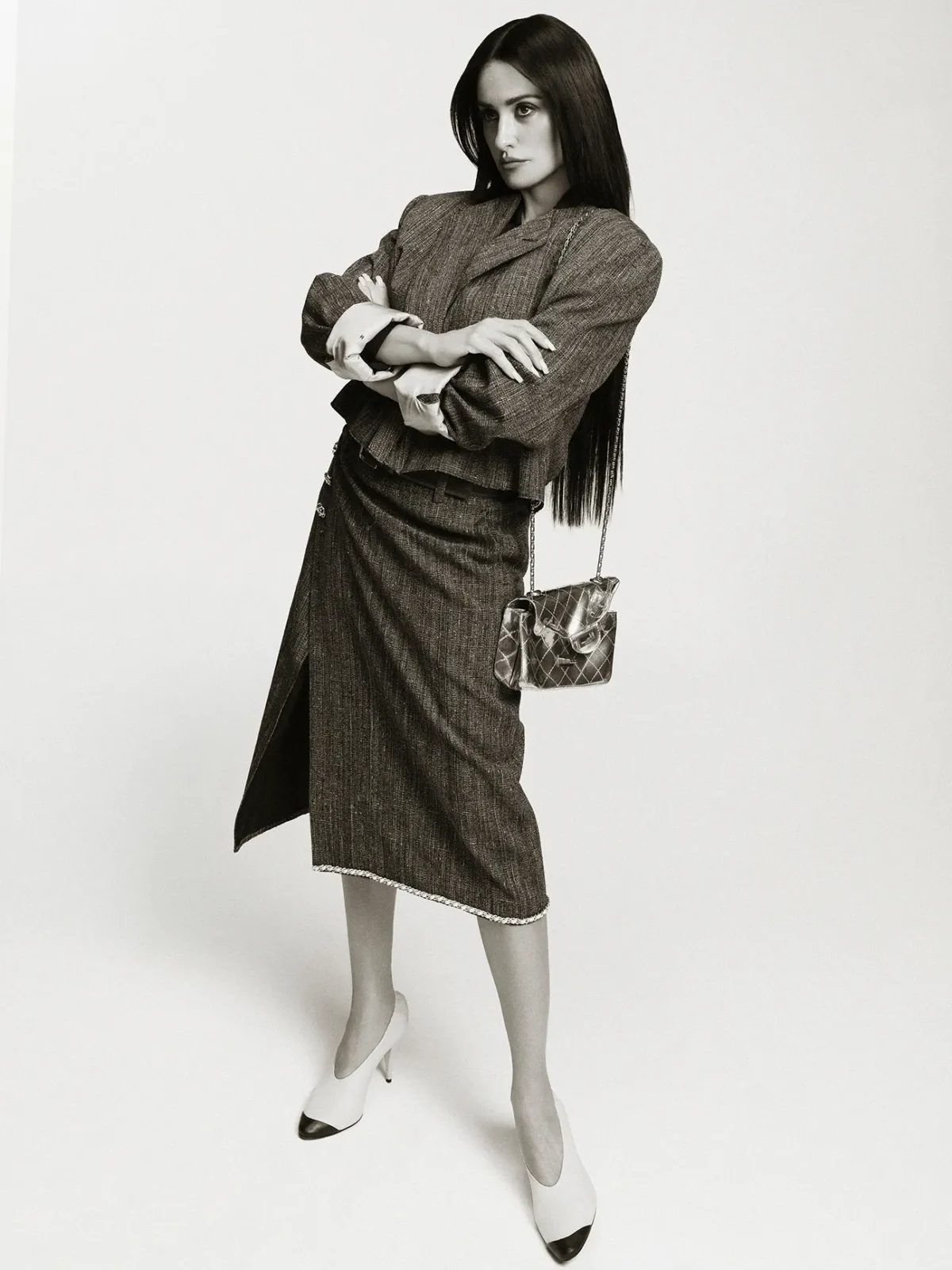 W Magazine Trung Quốc #19 2026: Penélope Cruz và Mona Tougaard mặc Chanel, chụp bởi Zhong Lin