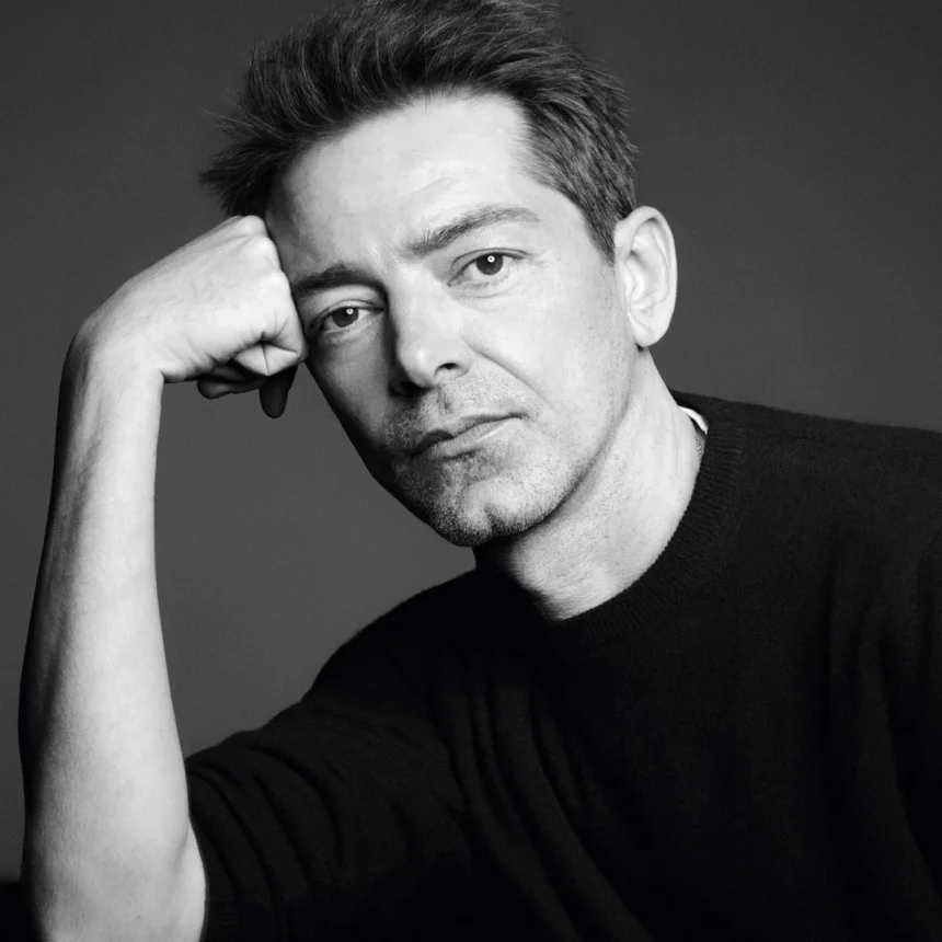 Chính thức: Prada Group bổ nhiệm Pieter Mulier làm Trưởng phòng sáng tạo của Versace