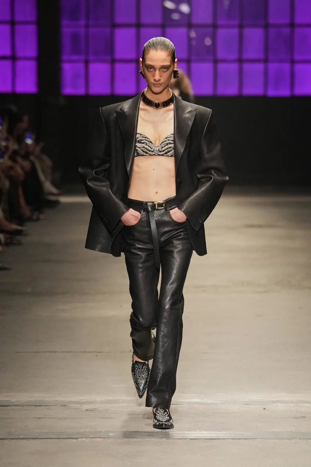 Sắc đen quyền lực của Roberto Cavalli Thu-Đông 2026 Roberto Cavalli Thu-Đông 2026 – Milan Fashion Week