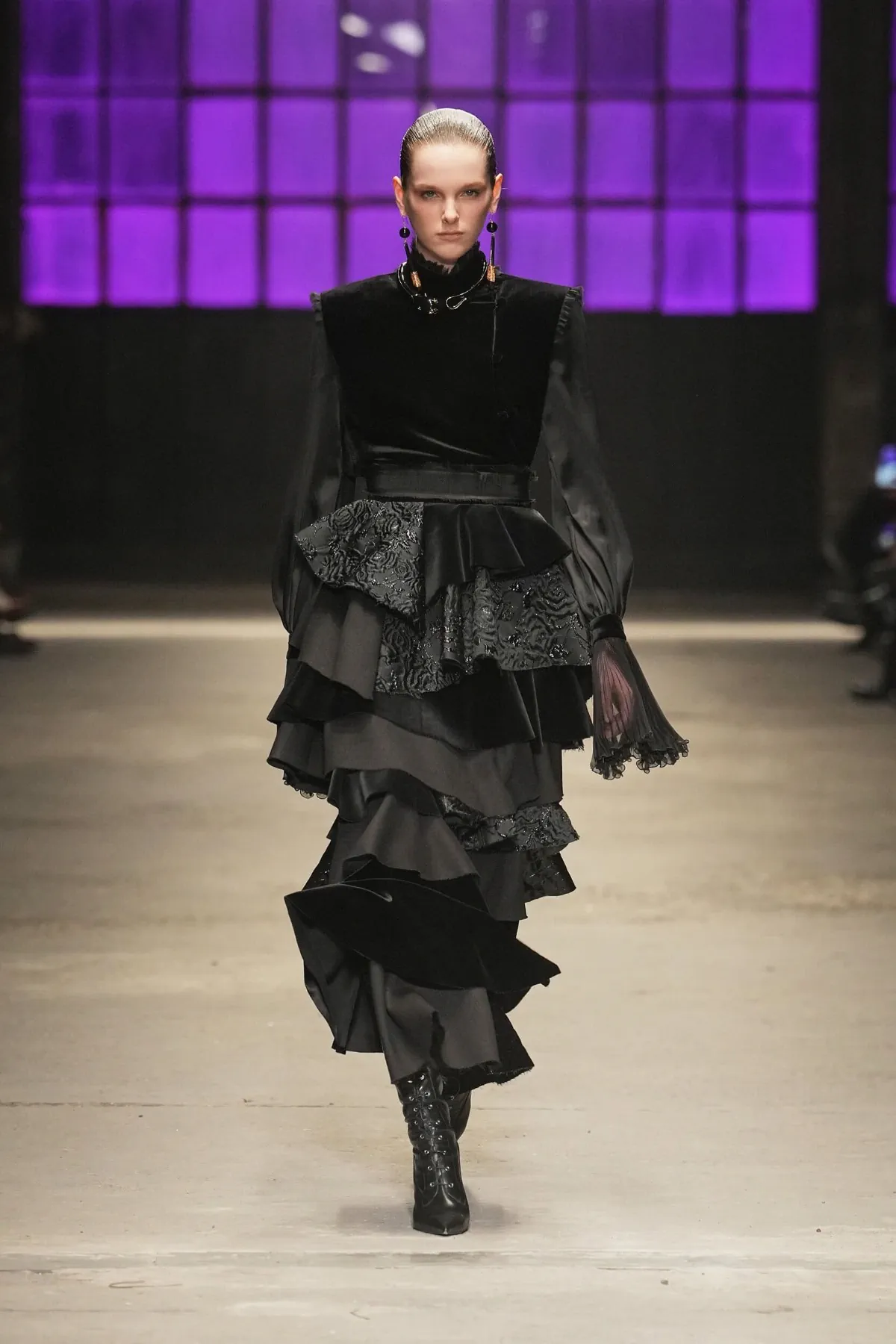 Sắc đen quyền lực của Roberto Cavalli Thu-Đông 2026 Roberto Cavalli Thu-Đông 2026 – Milan Fashion Week