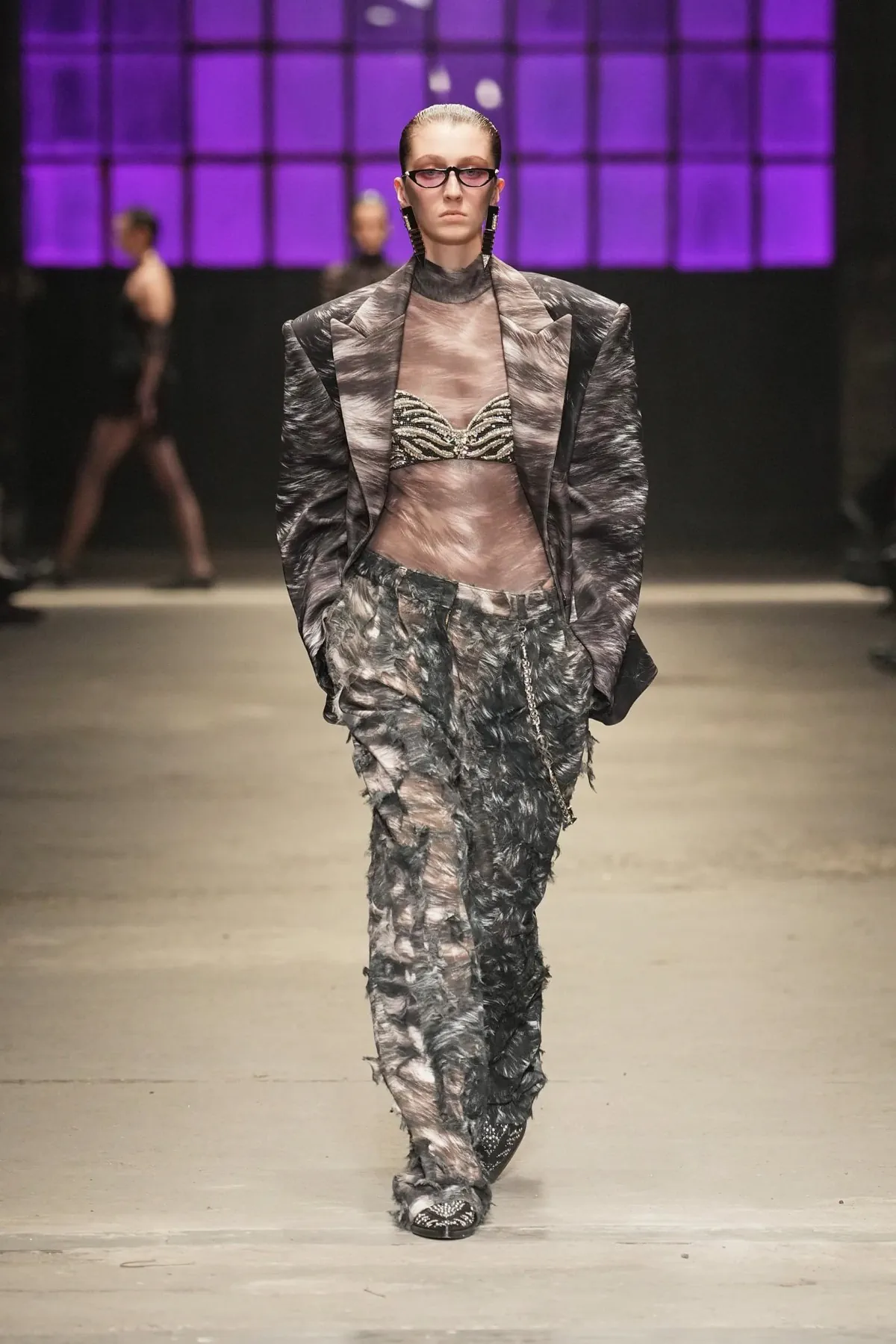 Sắc đen quyền lực của Roberto Cavalli Thu-Đông 2026 Roberto Cavalli Thu-Đông 2026 – Milan Fashion Week