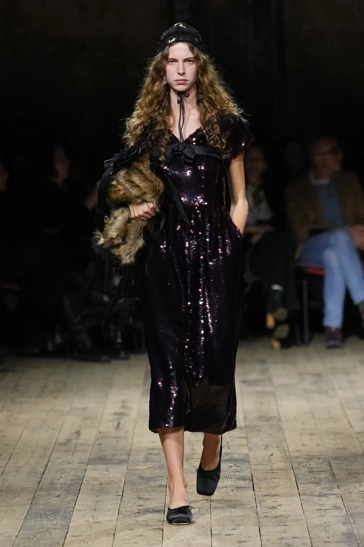 Simone Rocha Thu-Đông 2026: Khi thần thoại Ireland kết hợp với đồ thể thao adidas Simone Rocha Thu-Đông 2026 - London Fashion Week