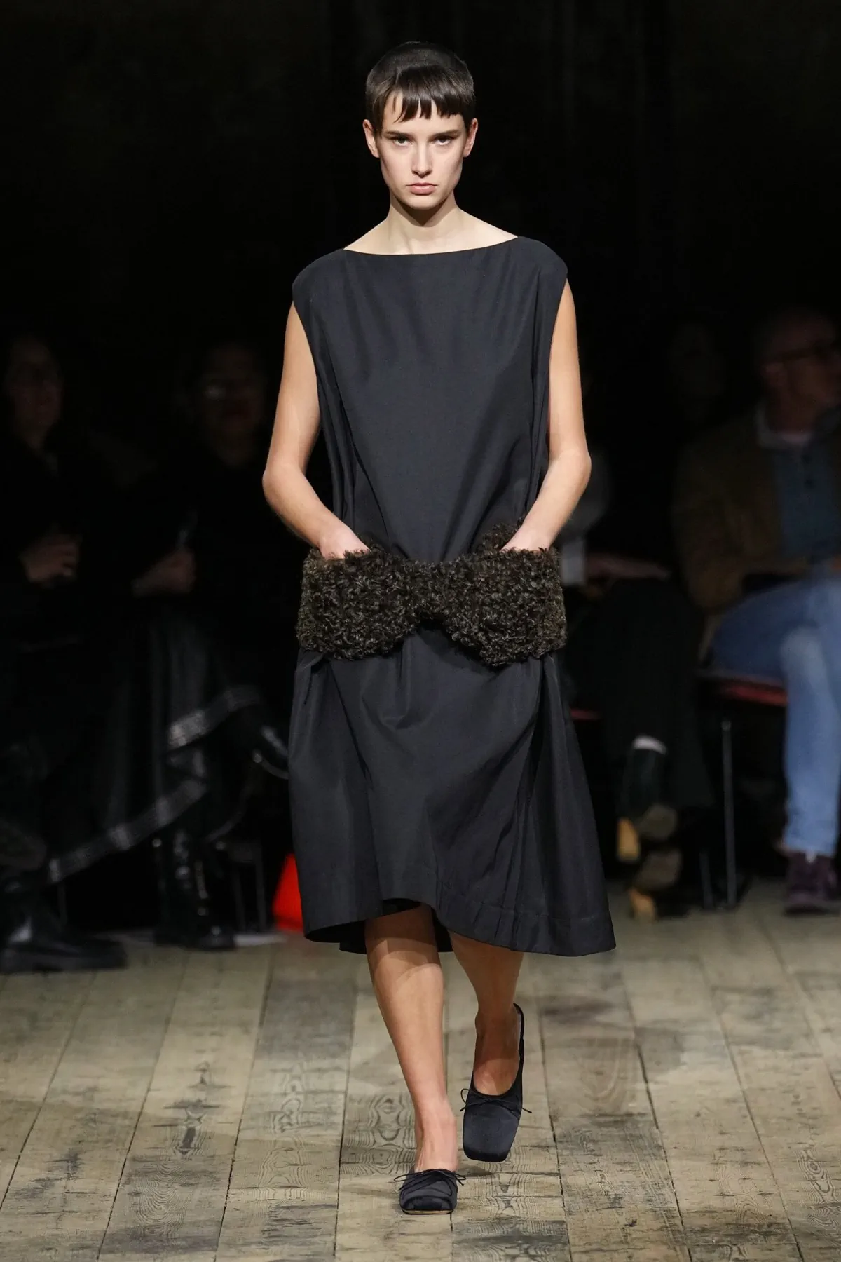 Simone Rocha Thu-Đông 2026: Khi thần thoại Ireland kết hợp với đồ thể thao adidas Simone Rocha Thu-Đông 2026 - London Fashion Week