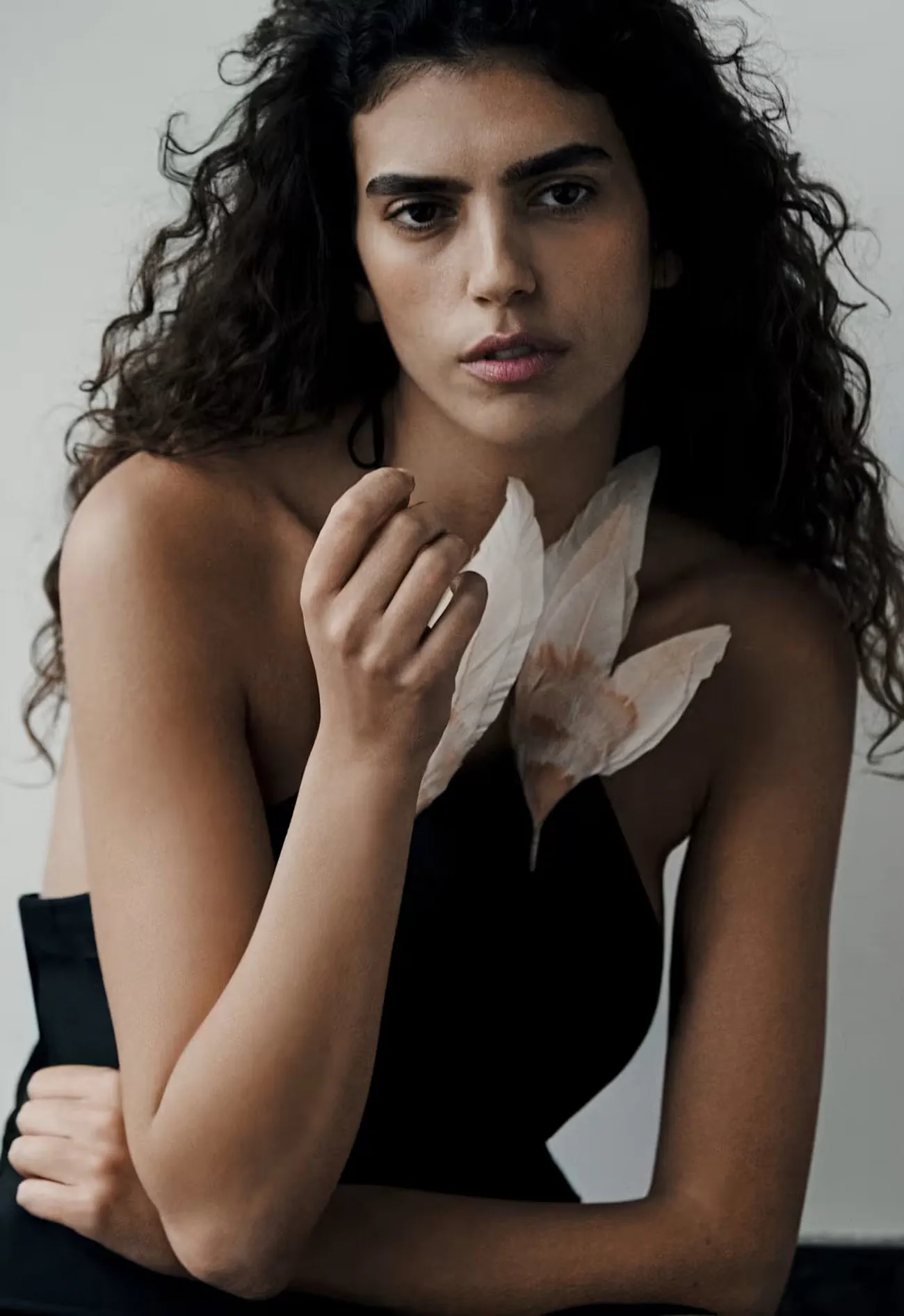 How To Spend It 14/02/2026: Sun Mizrahi chụp bởi Sonia Szóstak