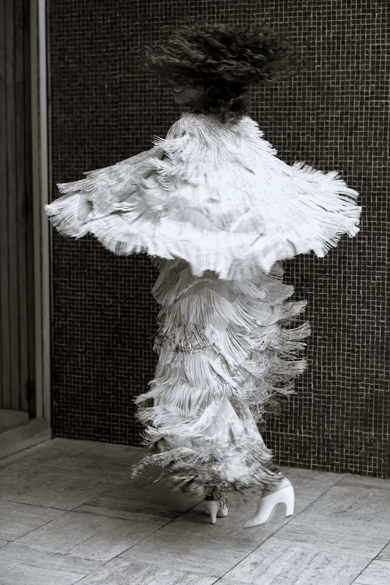 How To Spend It 14/02/2026: Sun Mizrahi chụp bởi Sonia Szóstak