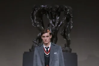 Thom Browne Thu-Đông 2026 tìm về cội nguồn may đo giữa lòng San Francisco