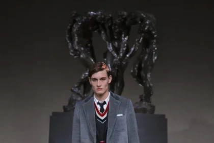 Thom Browne Thu-Đông 2026 tìm về cội nguồn may đo giữa lòng San Francisco