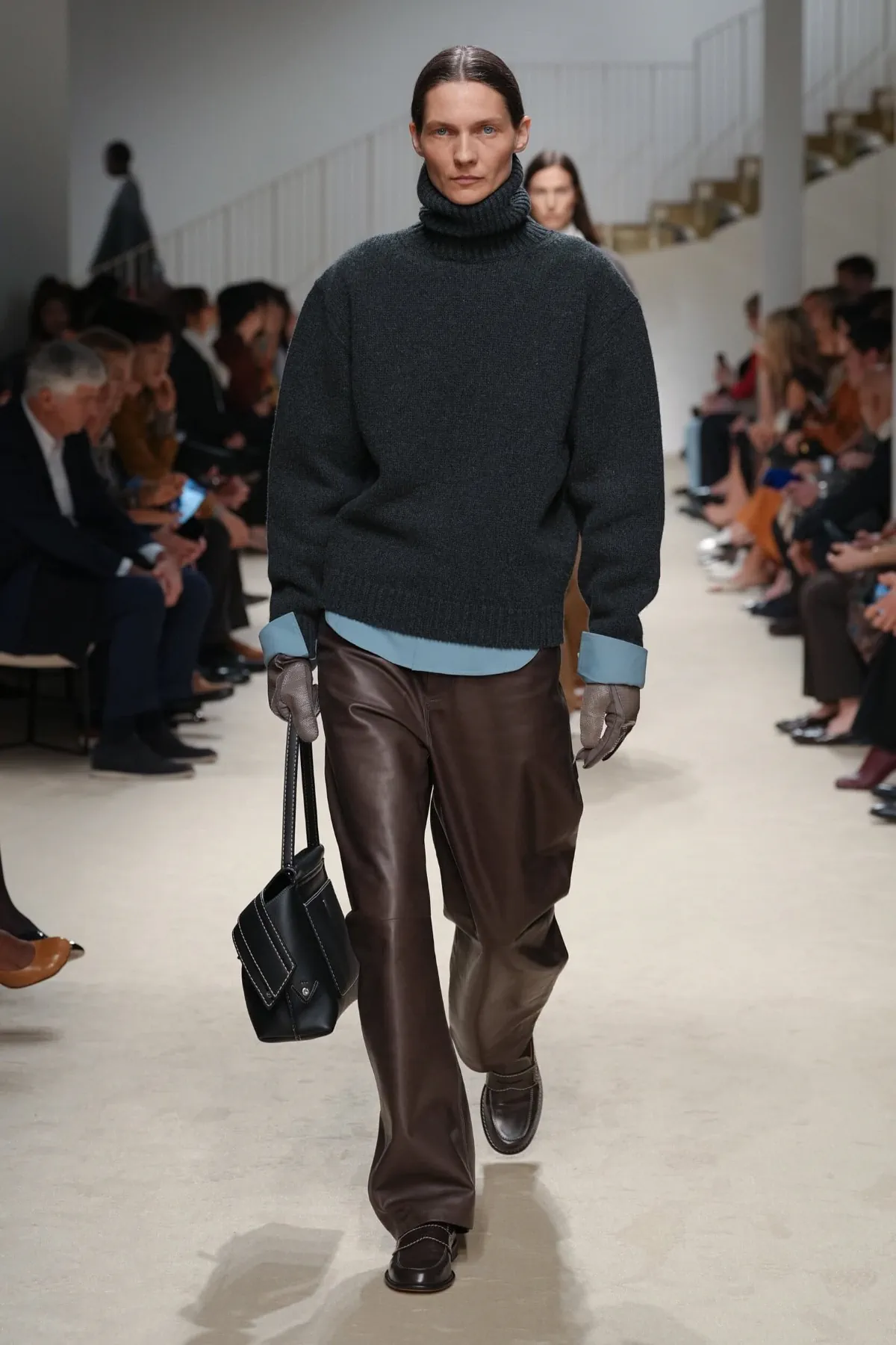 Tod's Thu-Đông 2026: Tuyên ngôn cá nhân của Matteo Tamburini Tod’s Thu-Đông 2026 - Milan Fashion Week