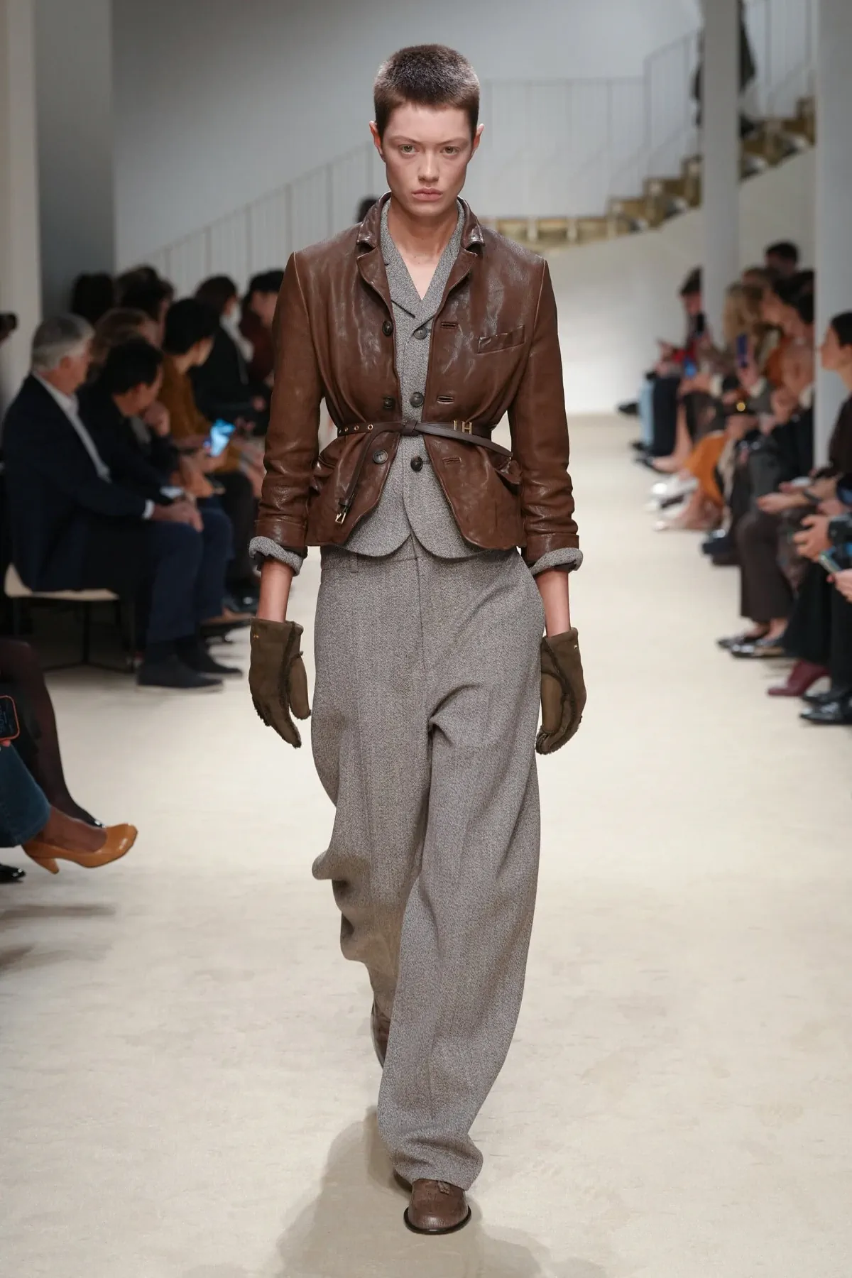 Tod's Thu-Đông 2026: Tuyên ngôn cá nhân của Matteo Tamburini Tod’s Thu-Đông 2026 - Milan Fashion Week