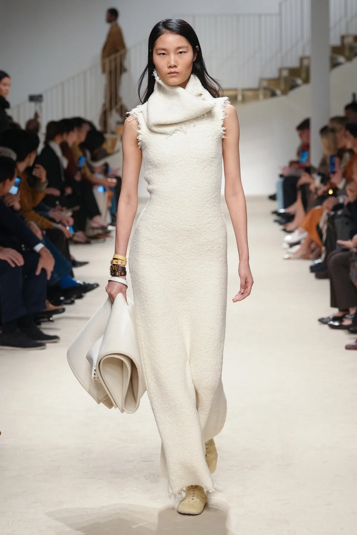 Tod's Thu-Đông 2026: Tuyên ngôn cá nhân của Matteo Tamburini Tod’s Thu-Đông 2026 - Milan Fashion Week