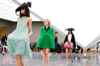 Tuần lễ thời trang Paris Thu-Đông 2026: Ai đến, ai đi và ai biến mất?