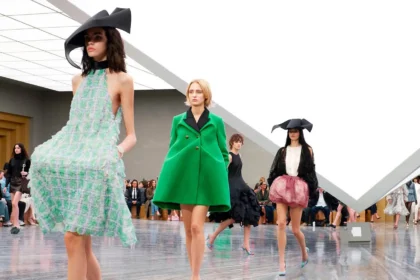 Tuần lễ thời trang Paris Thu-Đông 2026: Ai đến, ai đi và ai biến mất?