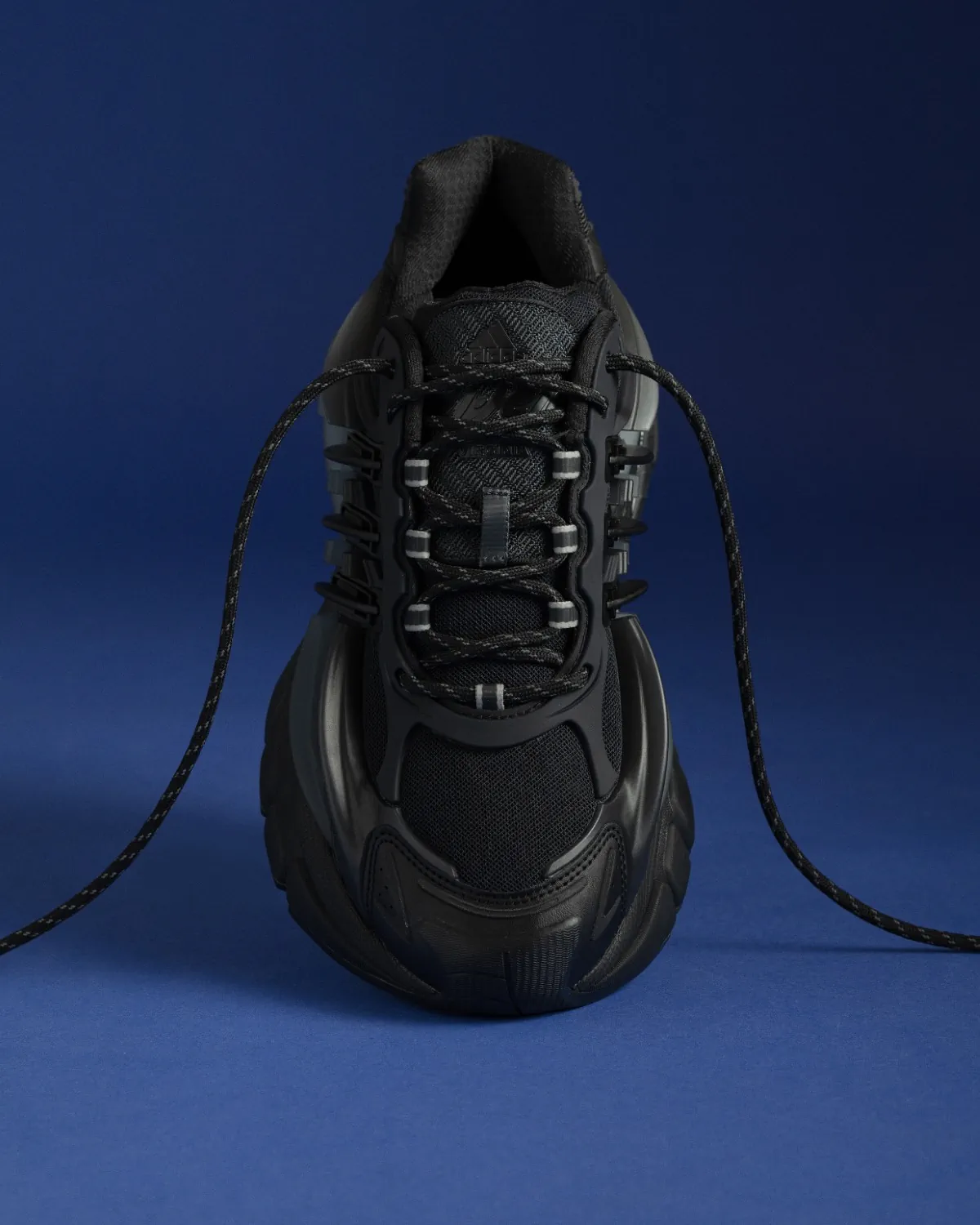 Virginia Adistar Jellyfish phát hành hai phối màu mới Triple Black và Royal Blue Virginia Adistar Jellyfish phát hành hai phối màu mới Triple Black và Royal Blue