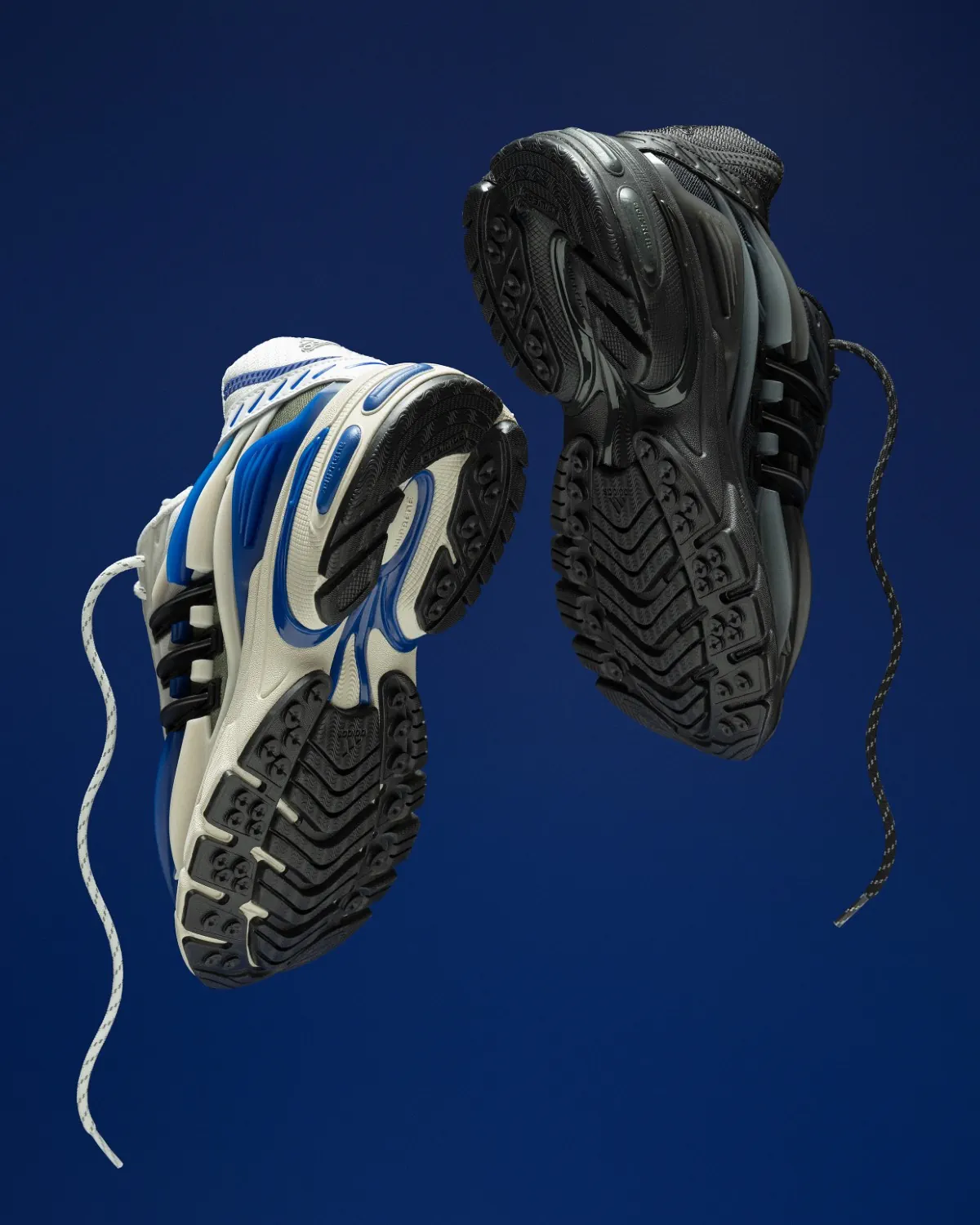 Virginia Adistar Jellyfish phát hành hai phối màu mới Triple Black và Royal Blue Virginia Adistar Jellyfish phát hành hai phối màu mới Triple Black và Royal Blue