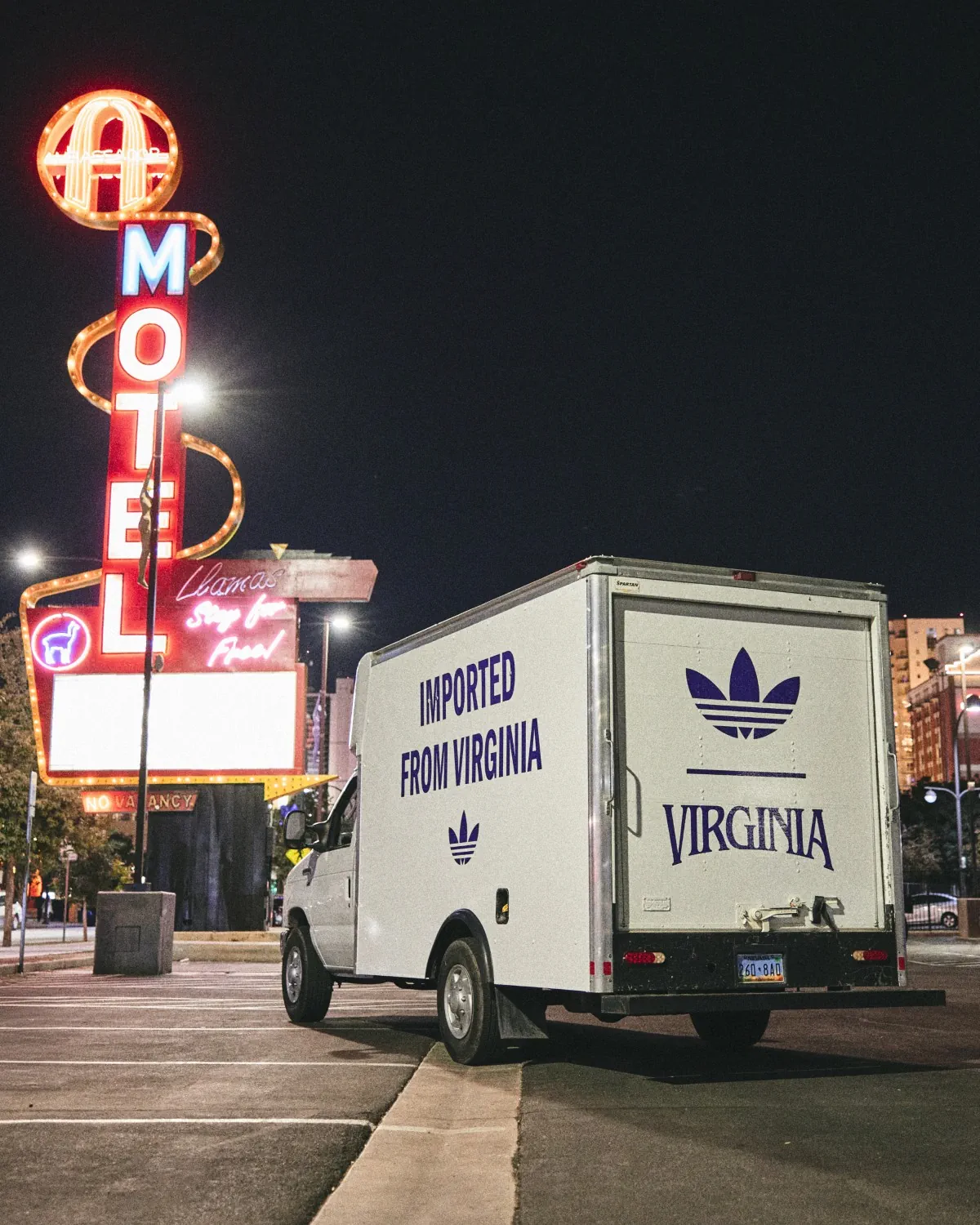 Virginia Adistar Jellyfish phát hành hai phối màu mới Triple Black và Royal Blue Virginia Adistar Jellyfish phát hành hai phối màu mới Triple Black và Royal Blue