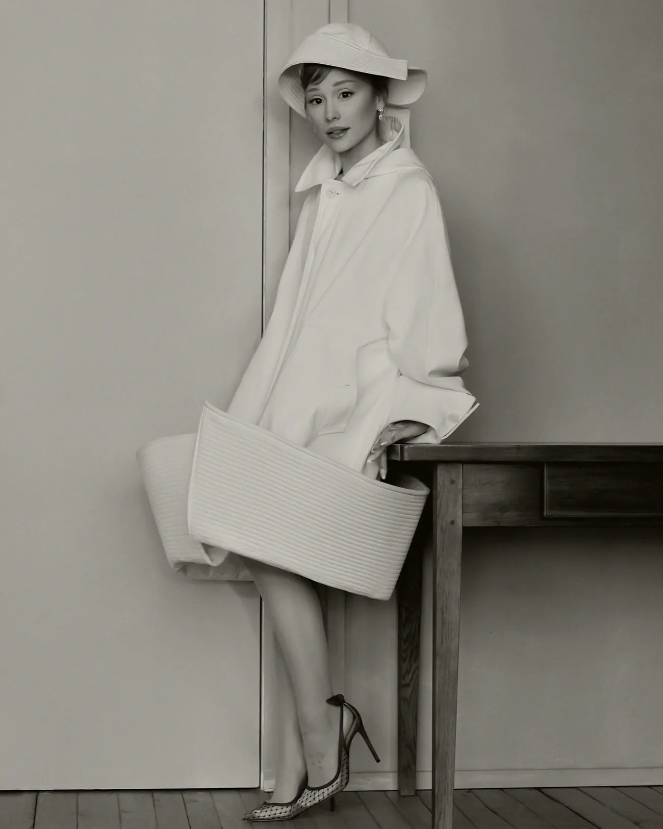 Vogue Nhật Bản 03/2026: Ariana Grande chụp bởi Michael Bailey-Gates