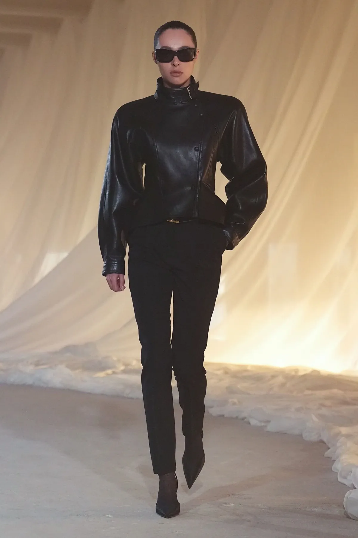 Balmain Thu-Đông 2026 - Paris Fashion Week