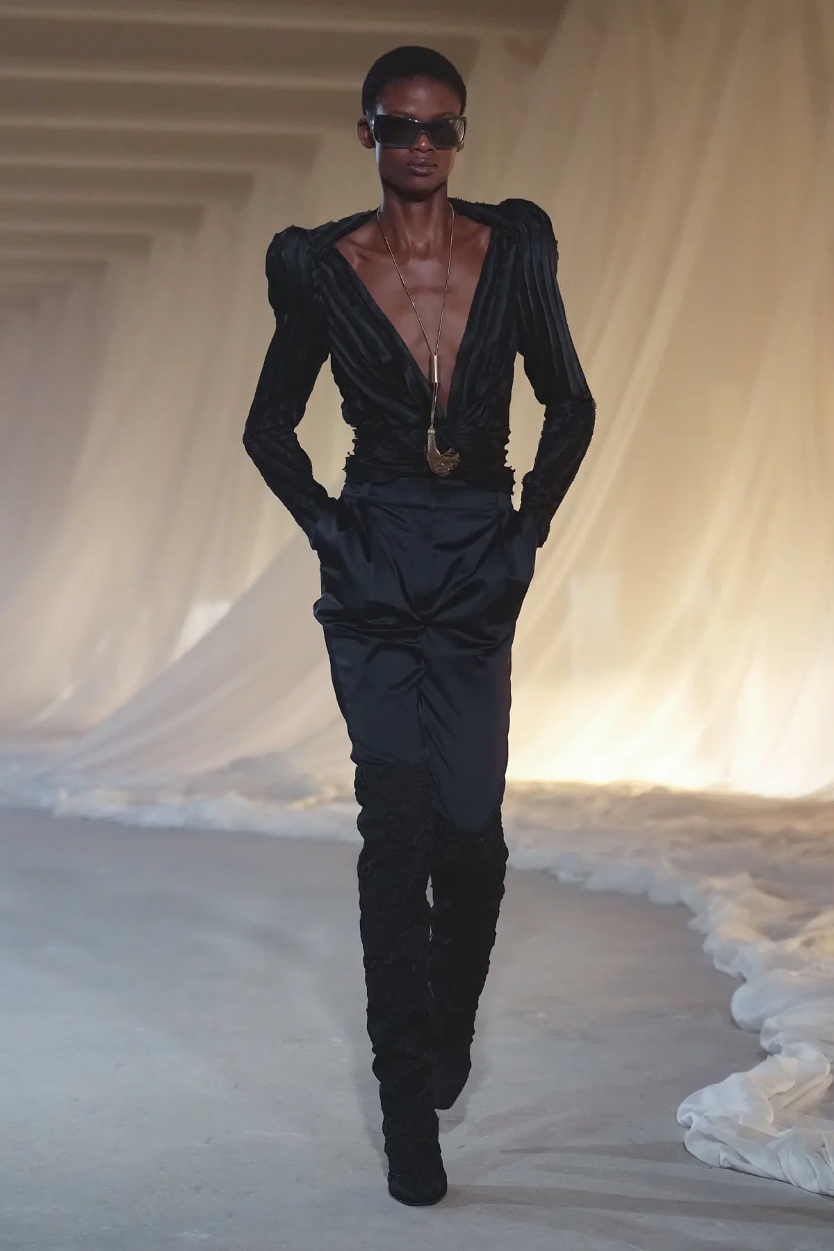 Balmain Thu-Đông 2026 - Paris Fashion Week