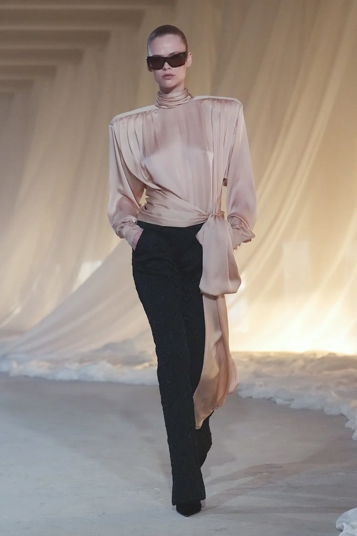 Balmain Thu-Đông 2026 - Paris Fashion Week