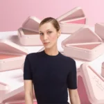 Bella Hadid trở thành đại sứ toàn cầu đầu tiên cho mảng làm đẹp của Prada Beauty