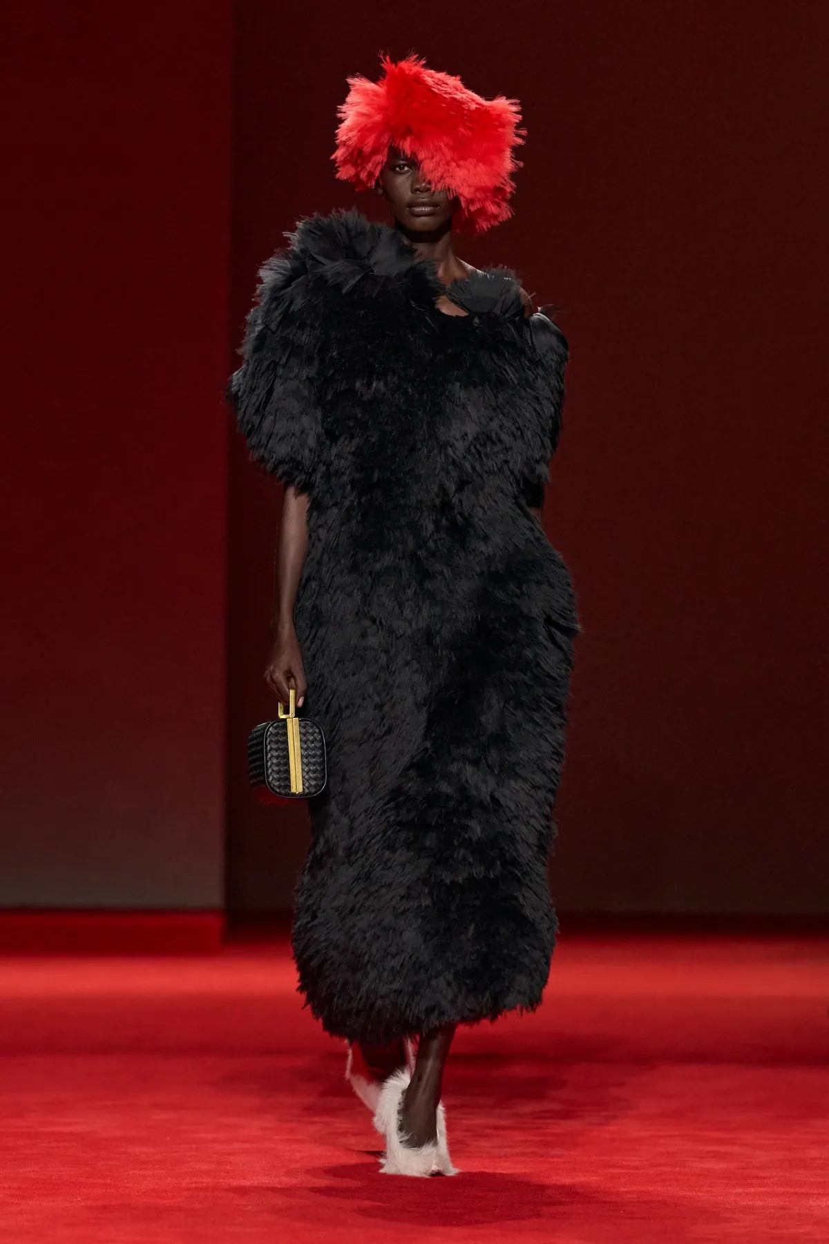 Bottega Veneta Thu-Đông 2026: Dấu ấn mới của Louise Trotter Bottega Veneta Thu-Đông 2026 - Milan Fashion WeekBottega Veneta Thu-Đông 2026 - Milan Fashion Week