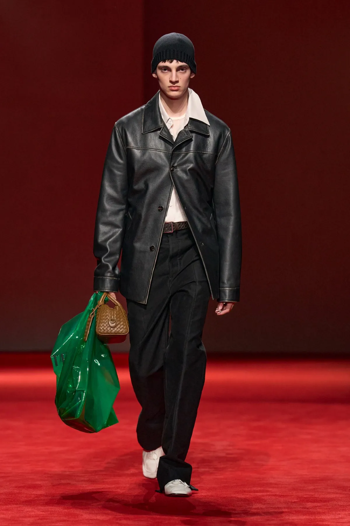 Bottega Veneta Thu-Đông 2026: Dấu ấn mới của Louise Trotter Bottega Veneta Thu-Đông 2026 - Milan Fashion Week