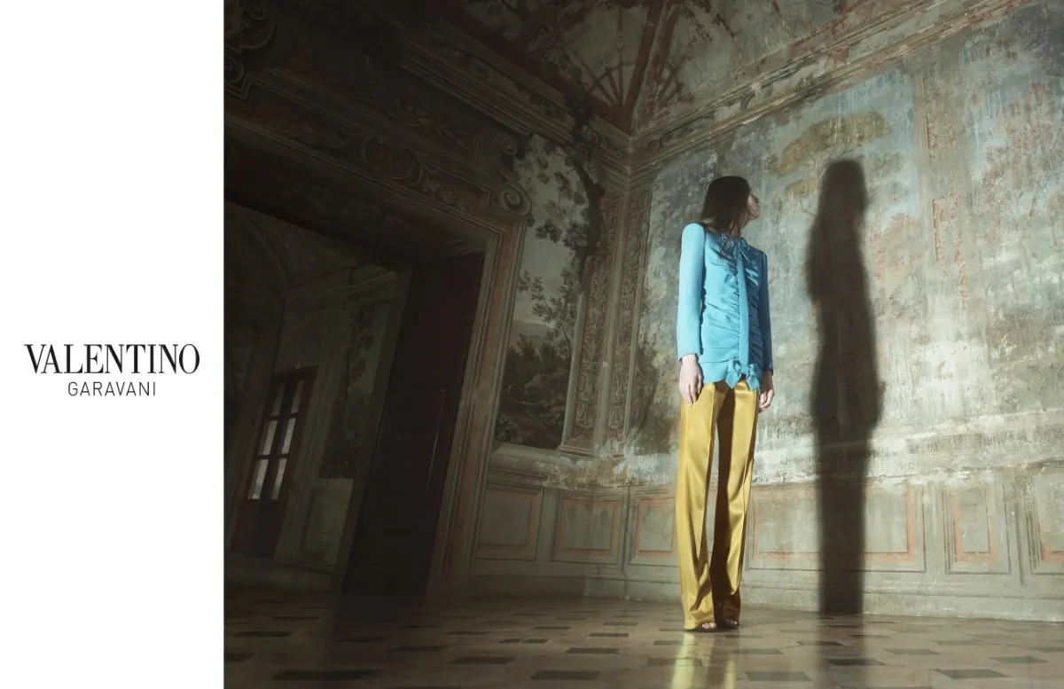 Chiến dịch quảng cáo Valentino Xuân-Hè 2026: Vẻ đẹp từ sự nương tựa