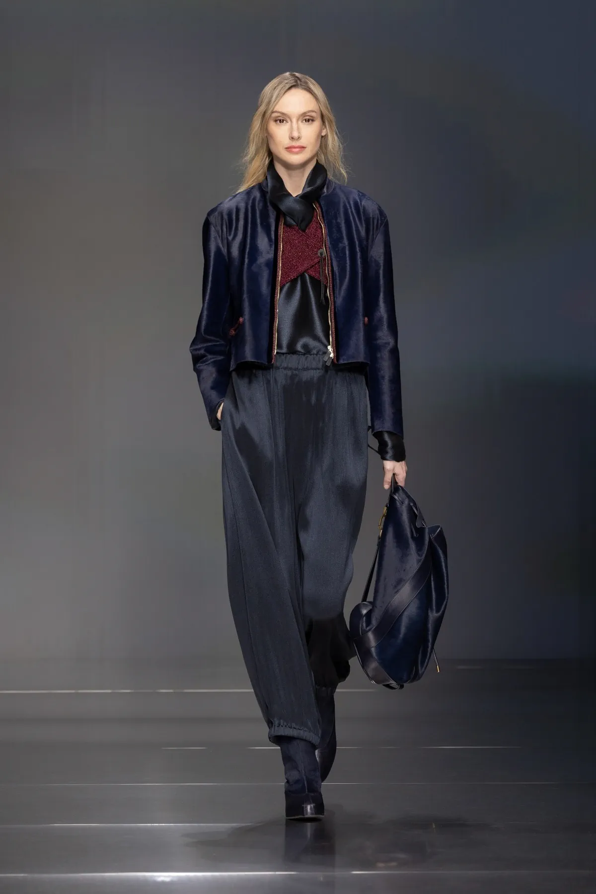 Giorgio Armani Thu-Đông 2026: Bước đi đầu tiên của Silvana Armani Giorgio Armani Thu-Đông 2026 - Milan Fashion Week