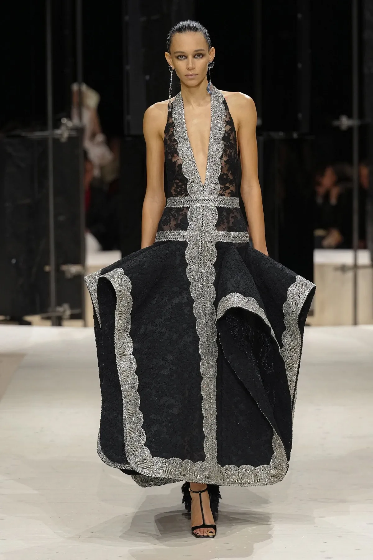 Givenchy Thu-Đông 2026 - Paris Fashion Week