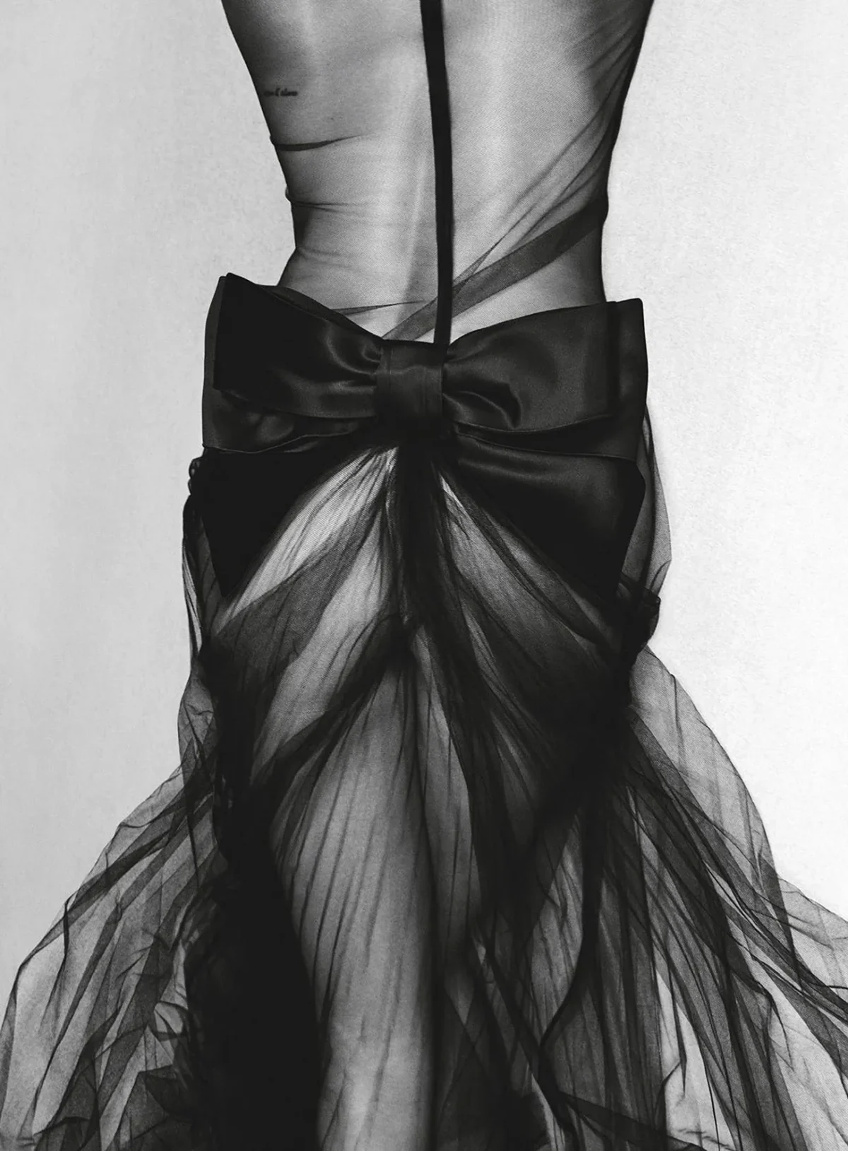 Vogue Australia 03/2026: Hailey Bieber chụp bởi Luigi & Iango