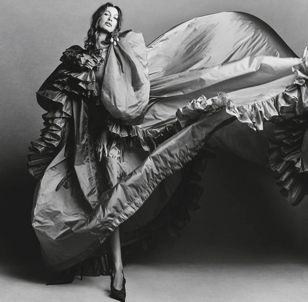 Vogue Australia 03/2026: Hailey Bieber chụp bởi Luigi & Iango