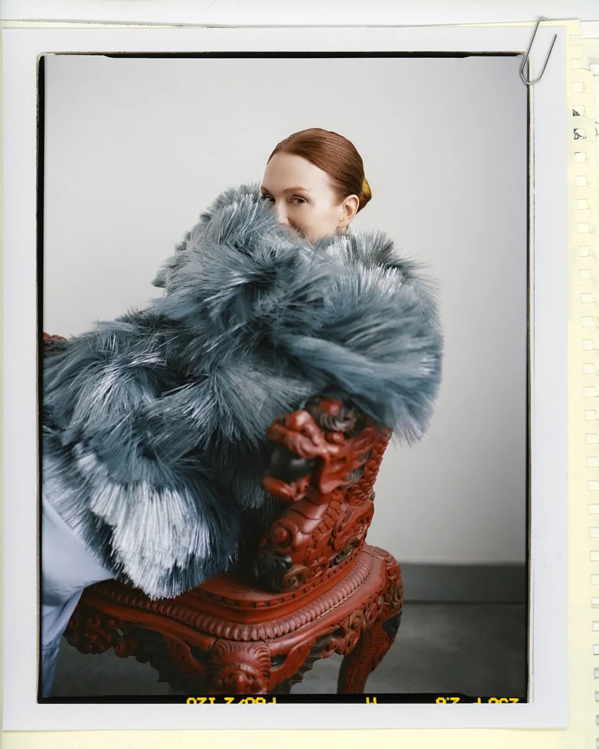 D la Repubblica 21/03/2026: Julianne Moore mặc Bottega Veneta, chụp bởi Sean Thomas D la Repubblica 21/03/2026: Julianne Moore mặc Bottega Veneta, chụp bởi Sean Thomas