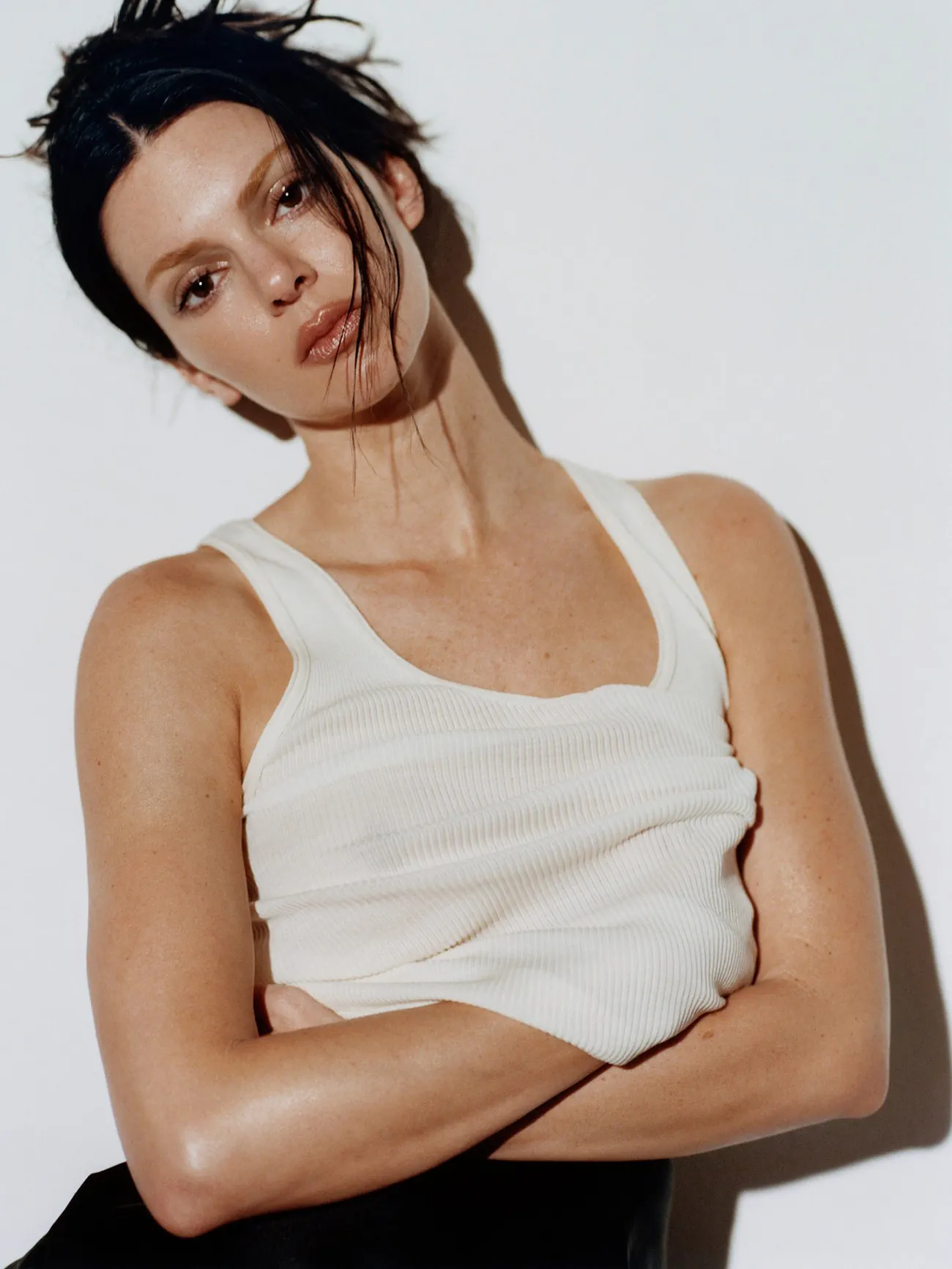 Vogue Pháp 03/2026: Kendall Jenner chụp bởi Renell Medrano