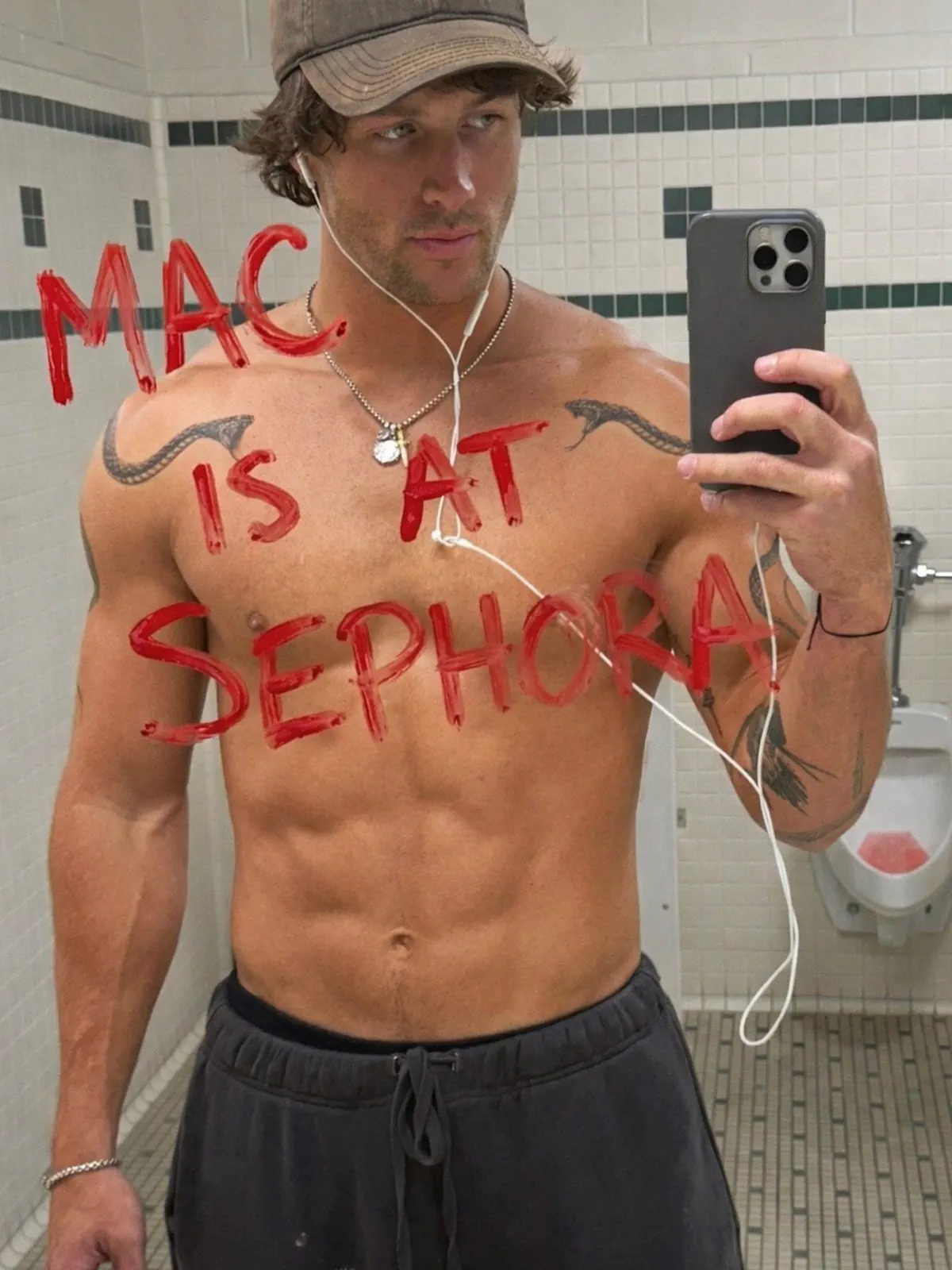 Khi trai đẹp trở thành công cụ tiếp thị mỹ phẩm cho phụ nữ Khi trai đẹp trở thành công cụ tiếp thị mỹ phẩm cho phụ nữ