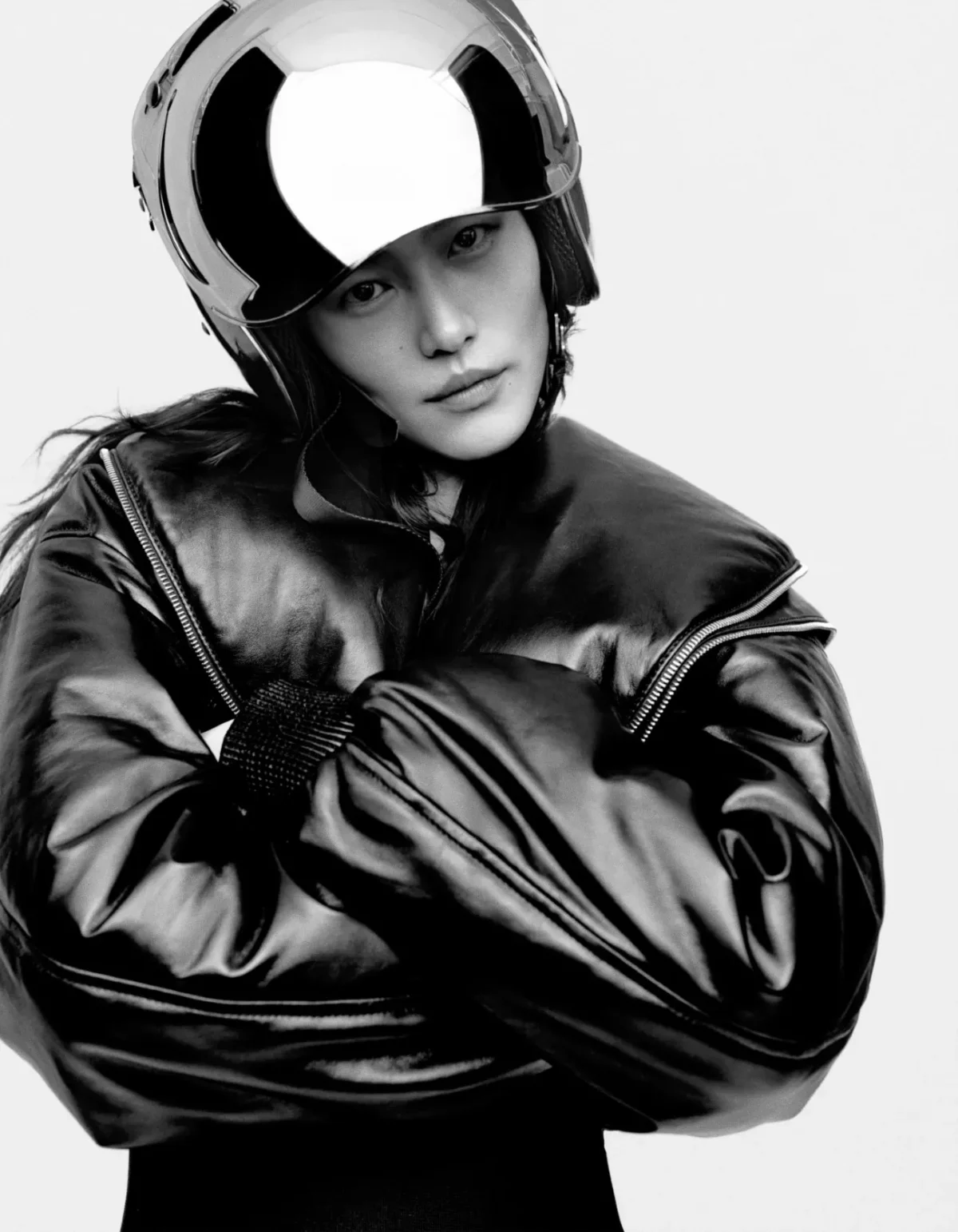 Harper’s Bazaar Trung Quốc 03/2026: Liu Wen chụp bởi Liu Song