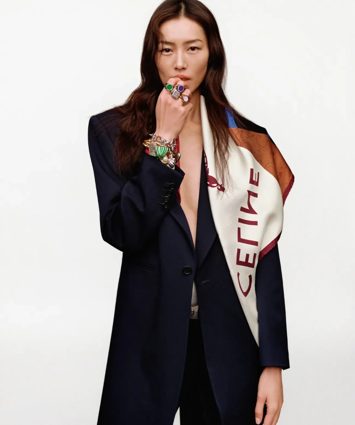 Harper’s Bazaar Trung Quốc 03/2026: Liu Wen chụp bởi Liu Song