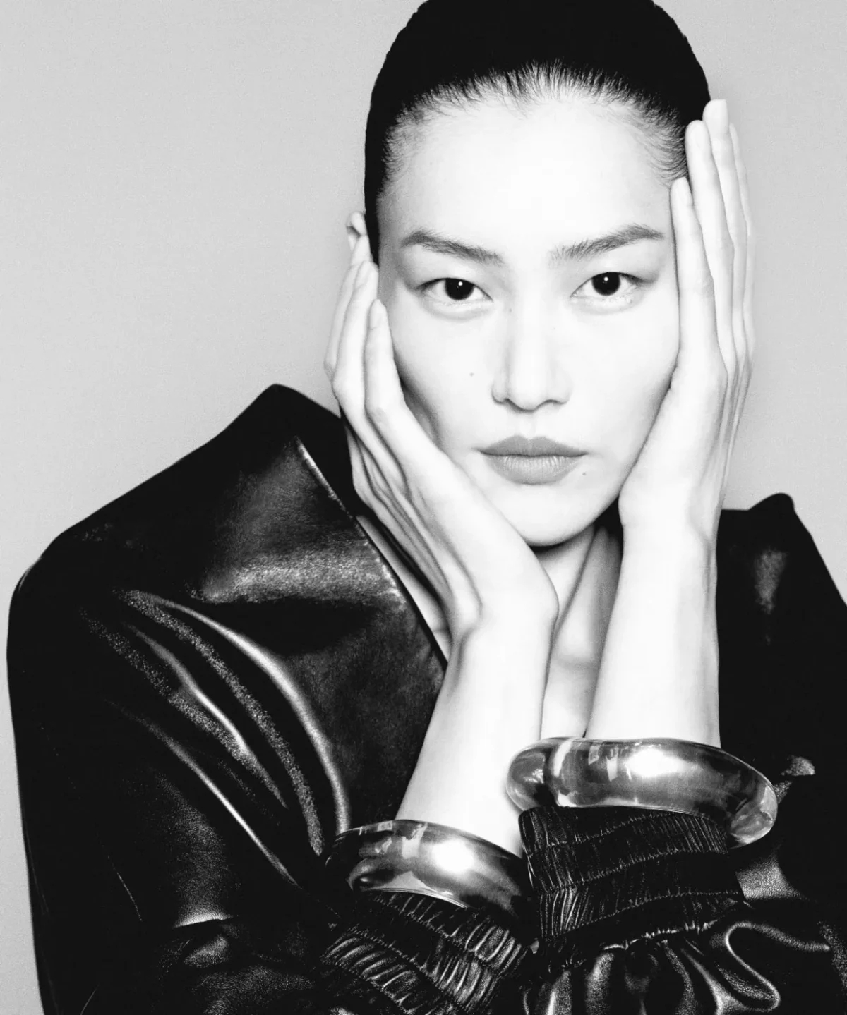 Harper’s Bazaar Trung Quốc 03/2026: Liu Wen chụp bởi Liu Song