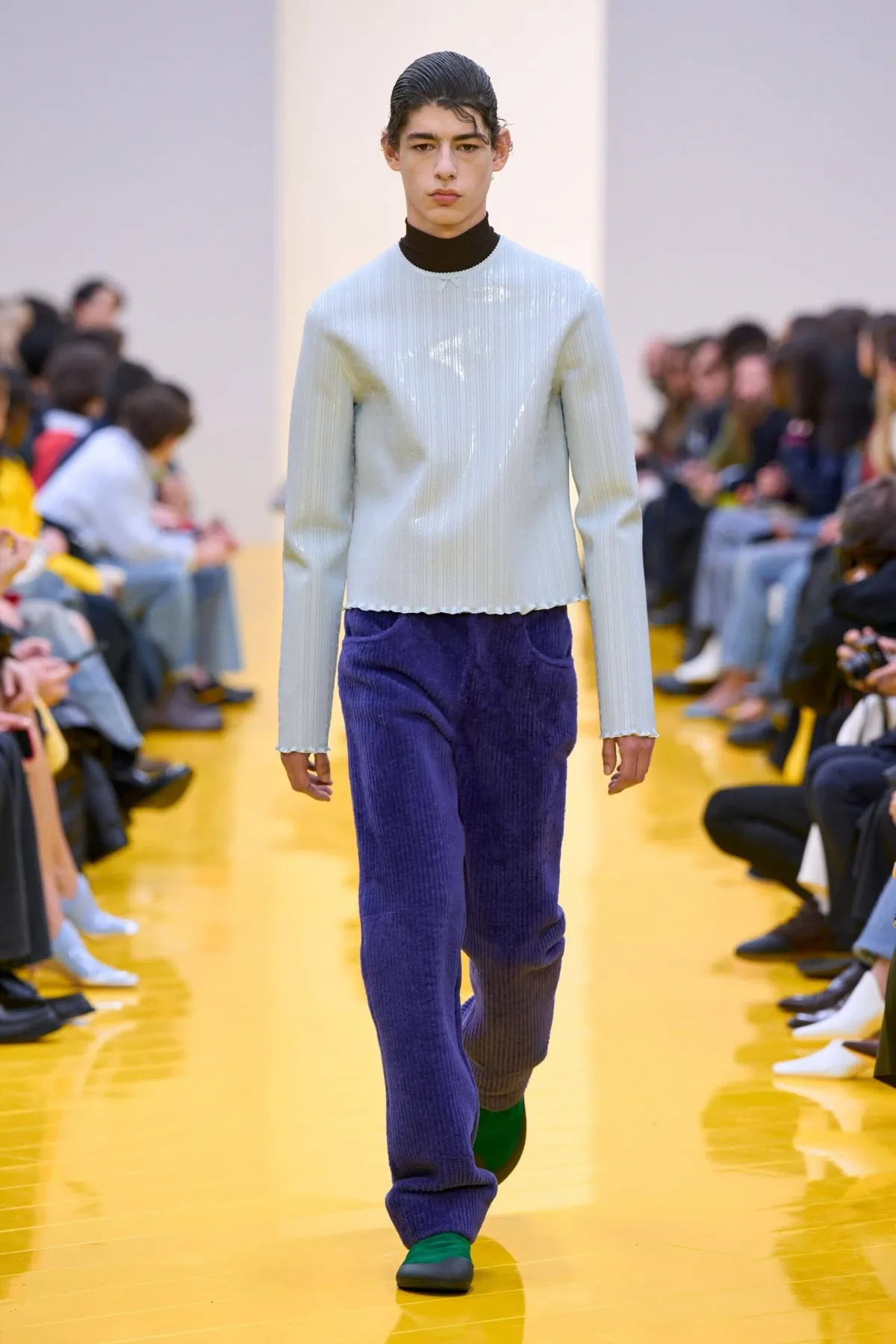 Loewe Thu-Đông 2026: Sự phá cách đầy tươi mới Loewe Thu-Đông 2026 - Paris Fashion Week