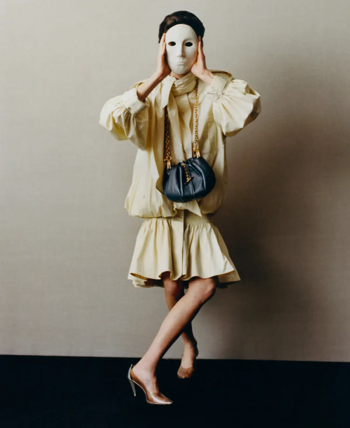 M Le magazine du Monde 14/03/2026: Marte Mei van Haaster chụp bởi David Luraschi