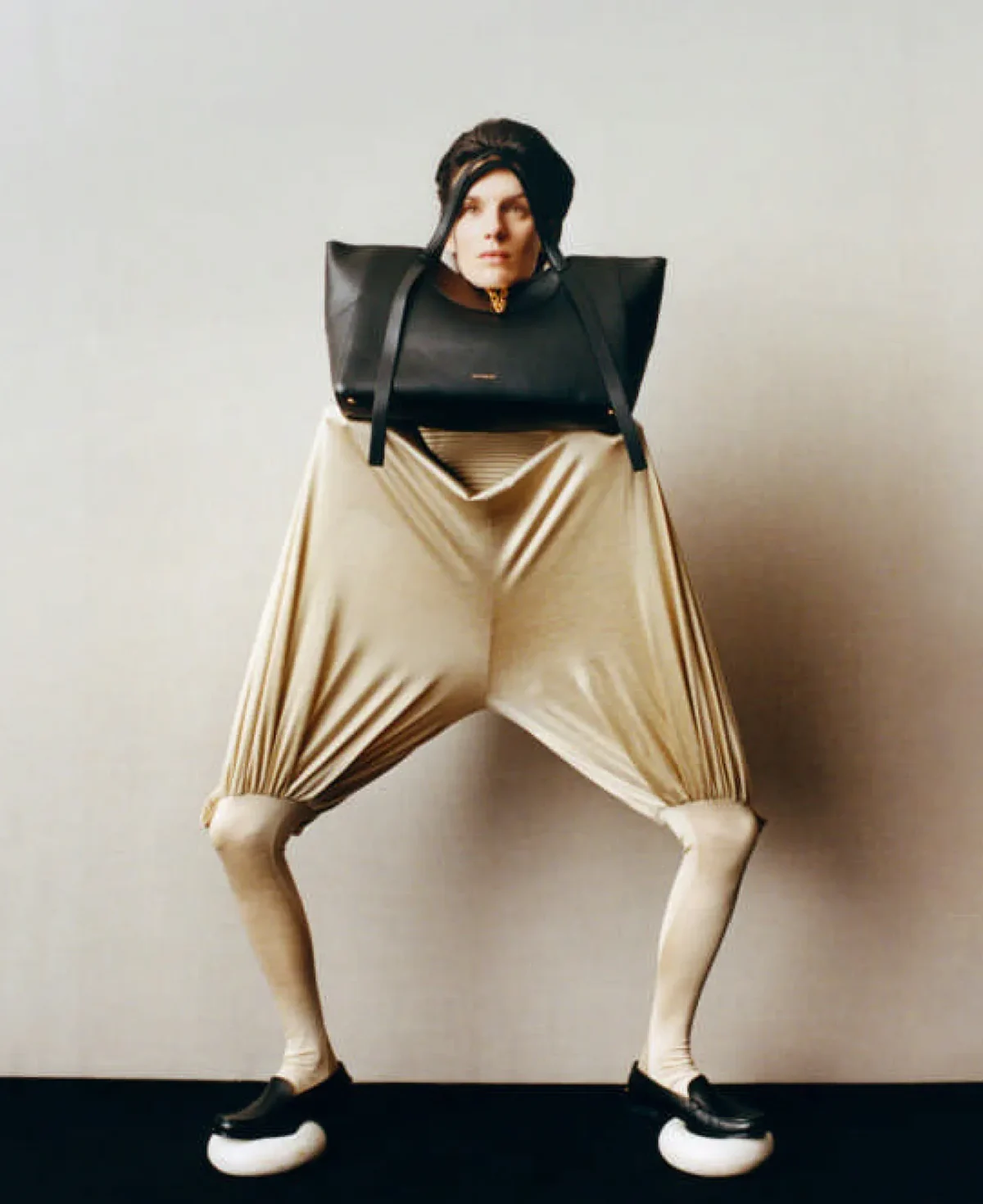 M Le magazine du Monde 14/03/2026: Marte Mei van Haaster chụp bởi David Luraschi