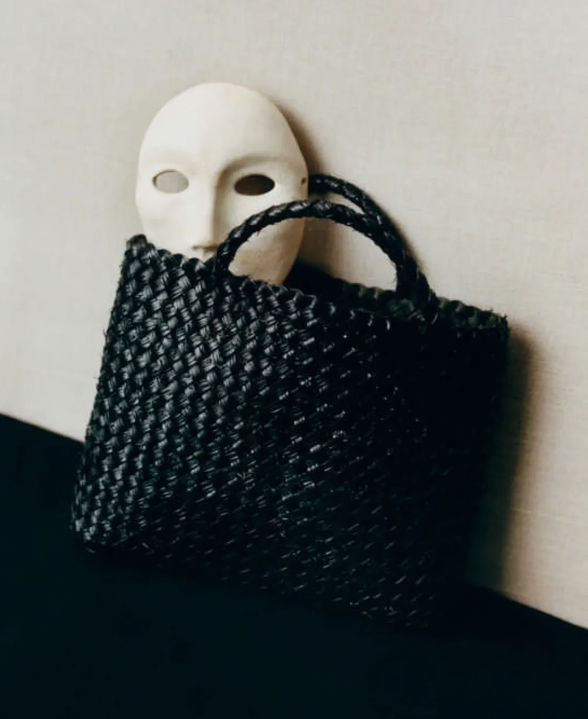 M Le magazine du Monde 14/03/2026: Marte Mei van Haaster chụp bởi David Luraschi