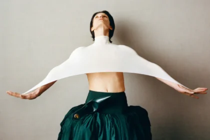 M Le magazine du Monde 14/03/2026: Marte Mei van Haaster chụp bởi David Luraschi