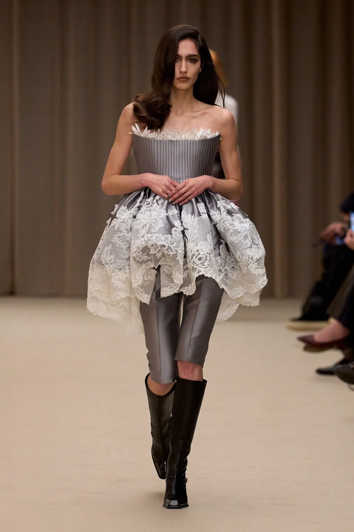 McQueen Thu-Đông 2026 - Paris Fashion Week