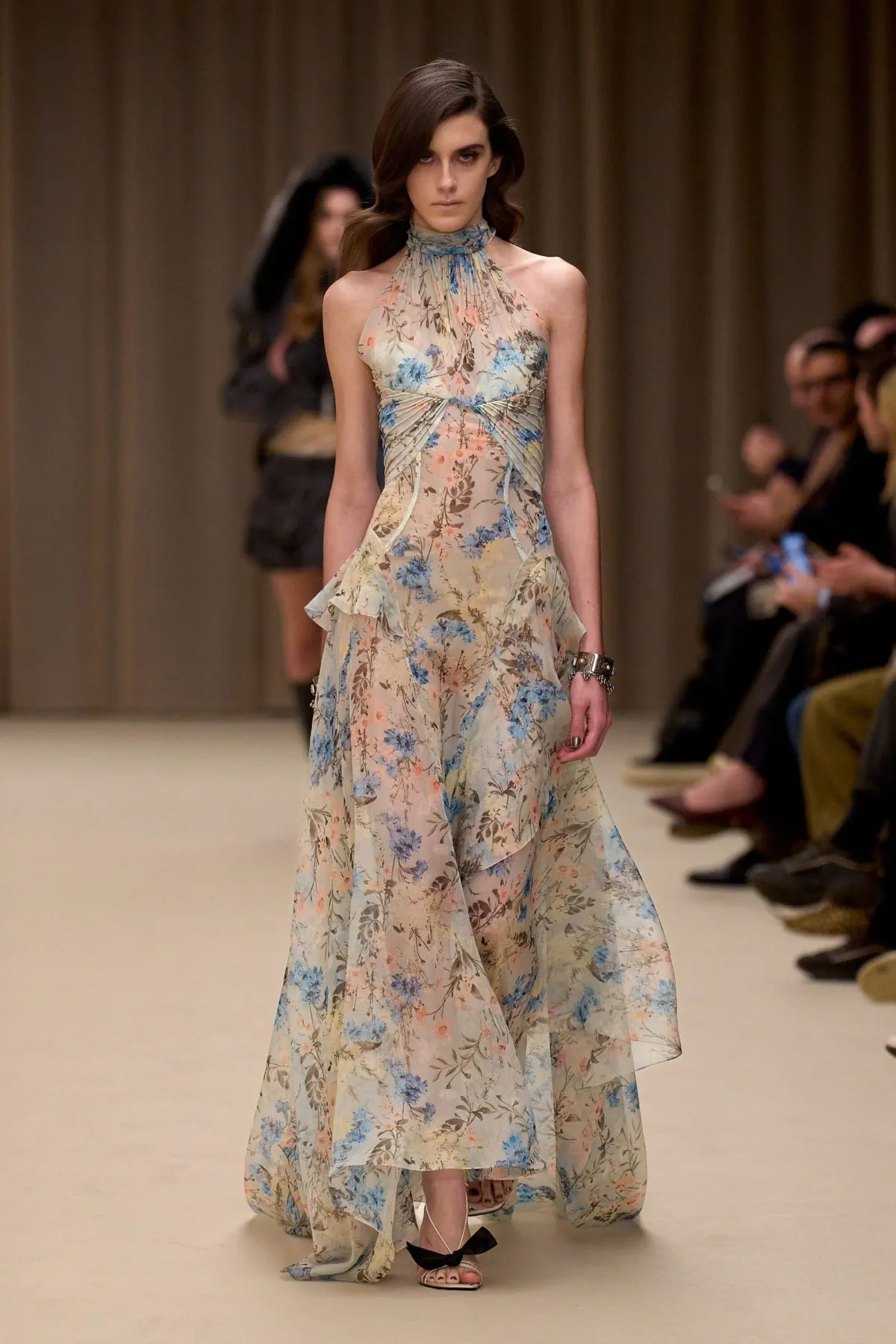 McQueen Thu-Đông 2026 - Paris Fashion Week